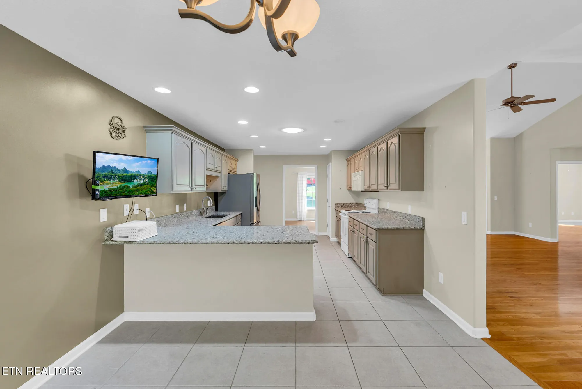 Property Slideshow image 9 of 29 | 25 bacham ln, Crossville, TN, 38558