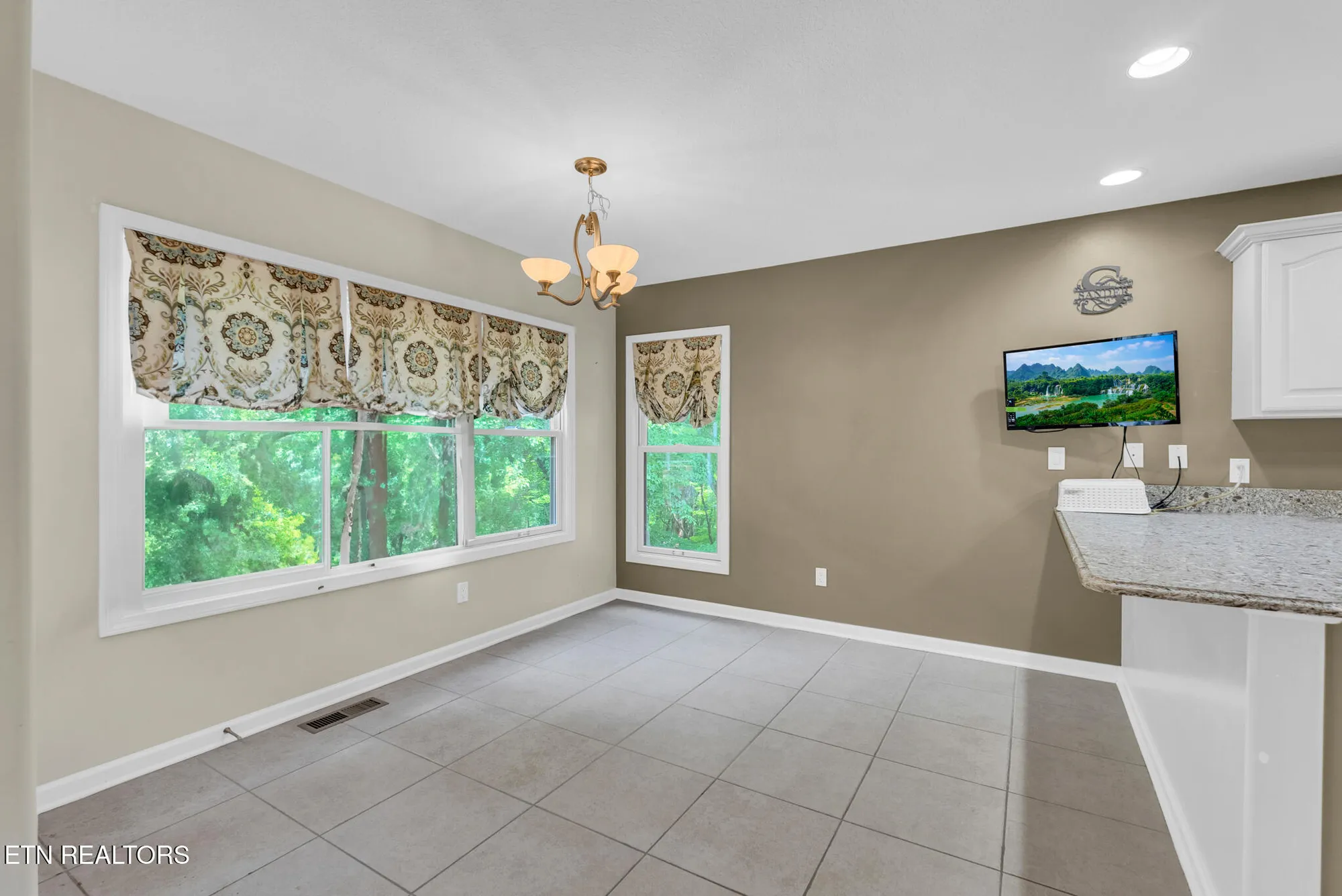 Property Slideshow image 11 of 29 | 25 bacham ln, Crossville, TN, 38558
