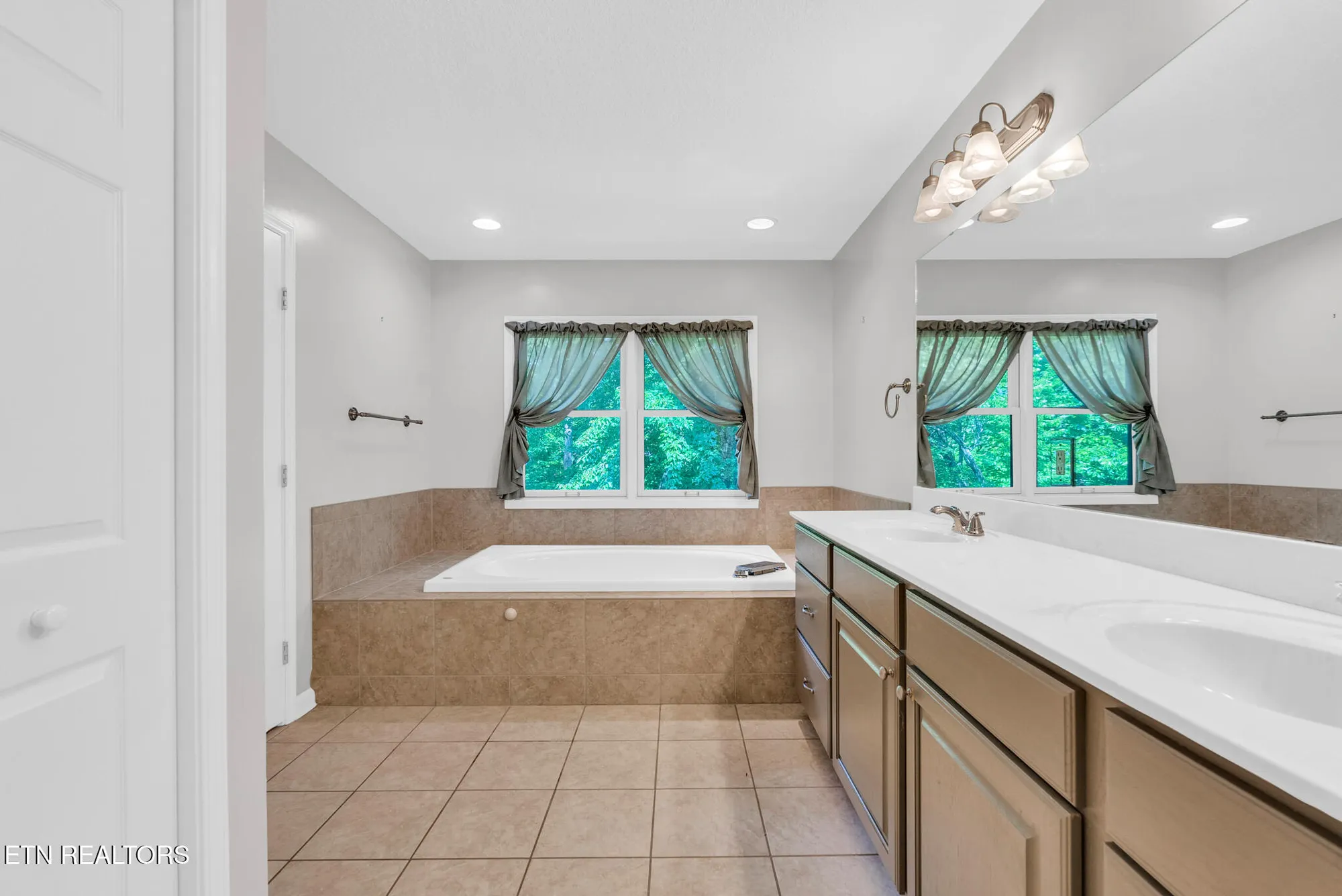 Property Slideshow image 15 of 29 | 25 bacham ln, Crossville, TN, 38558