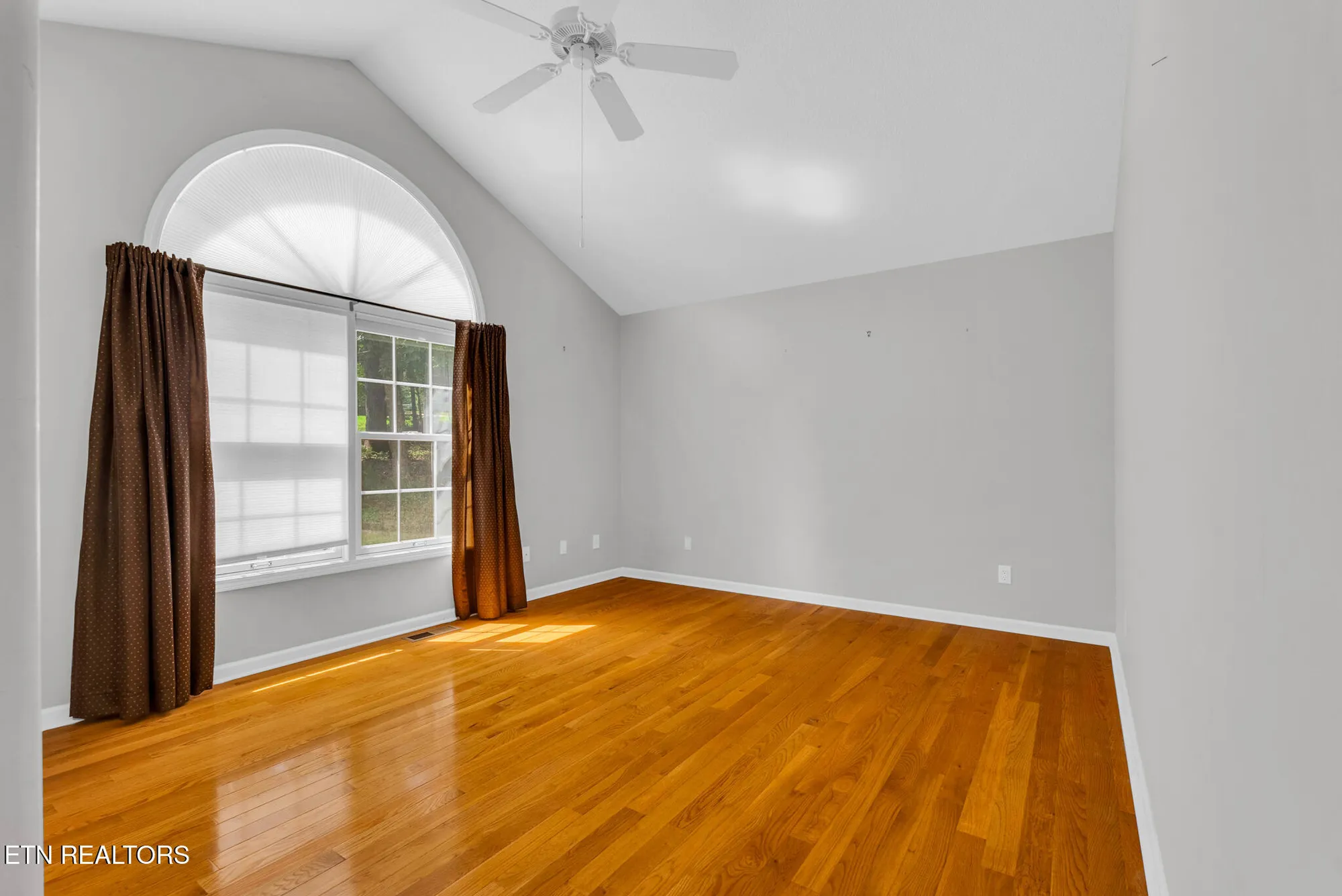 Property Slideshow image 21 of 29 | 25 bacham ln, Crossville, TN, 38558