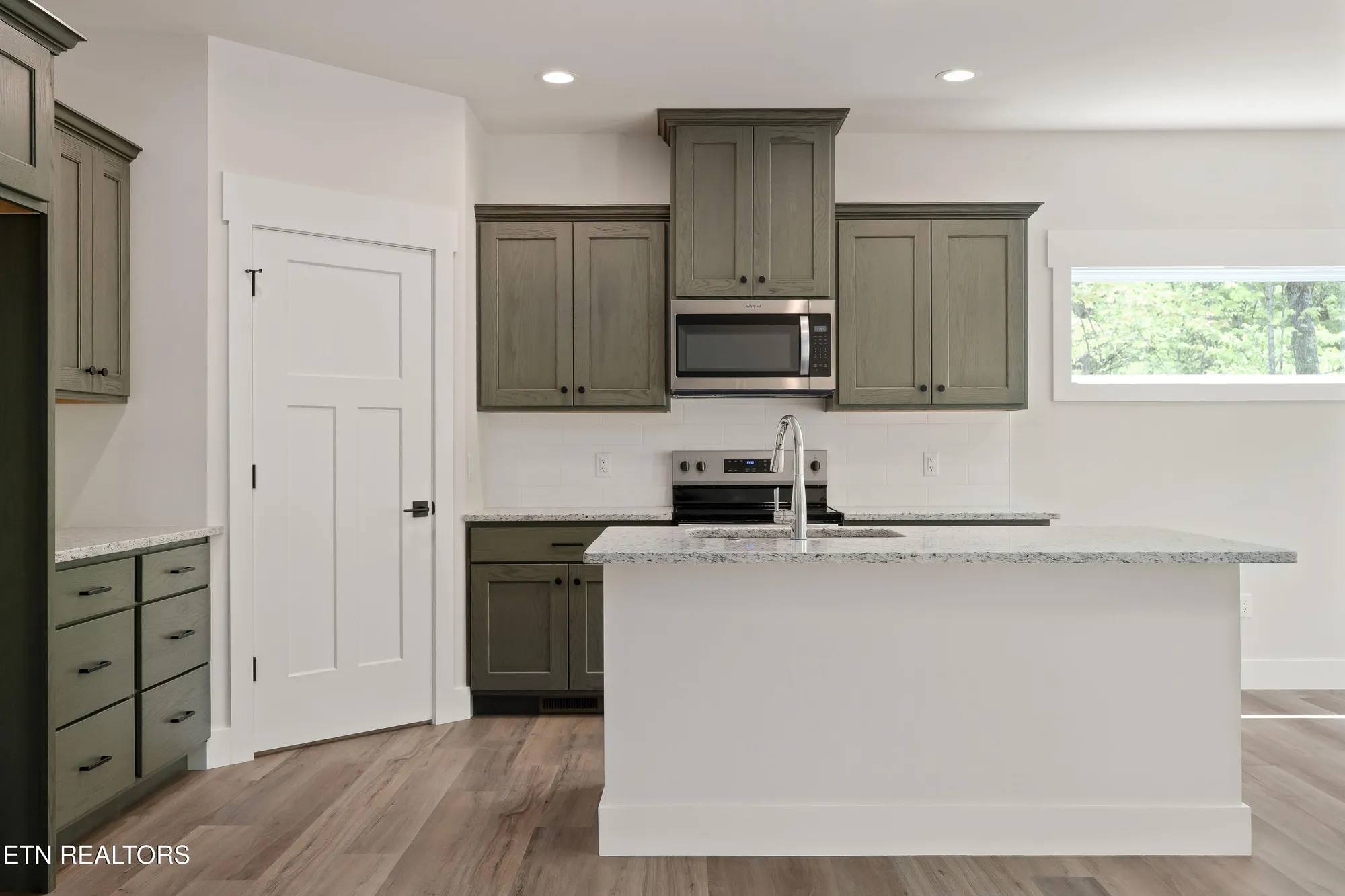 Property Slideshow image 4 of 35 | 120 hawes cir, Crossville, TN, 38558