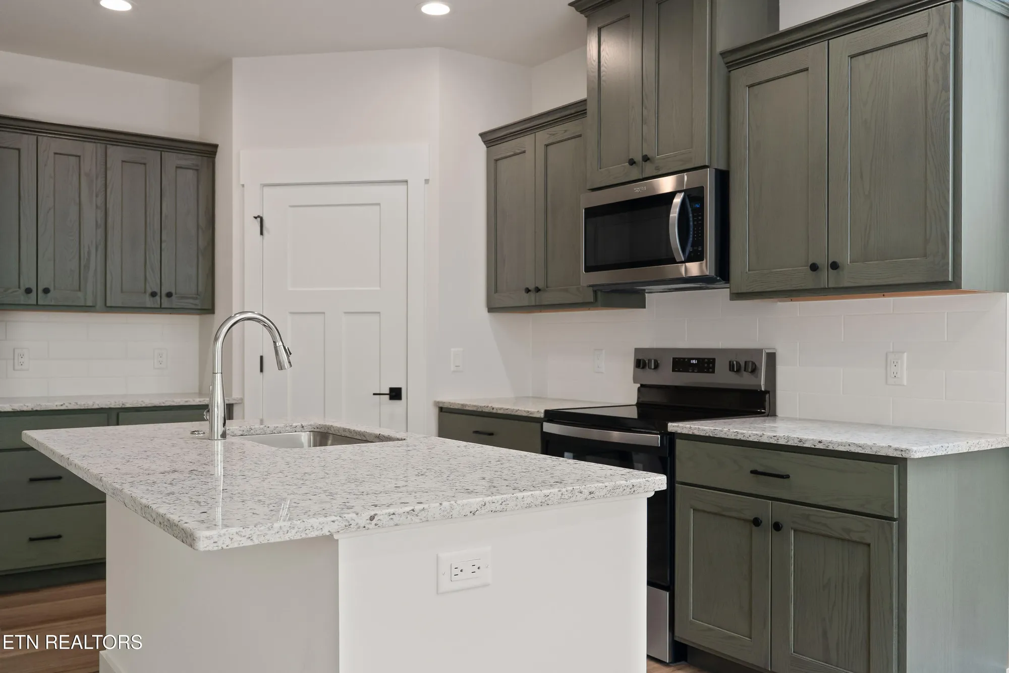 Property Slideshow image 5 of 35 | 120 hawes cir, Crossville, TN, 38558