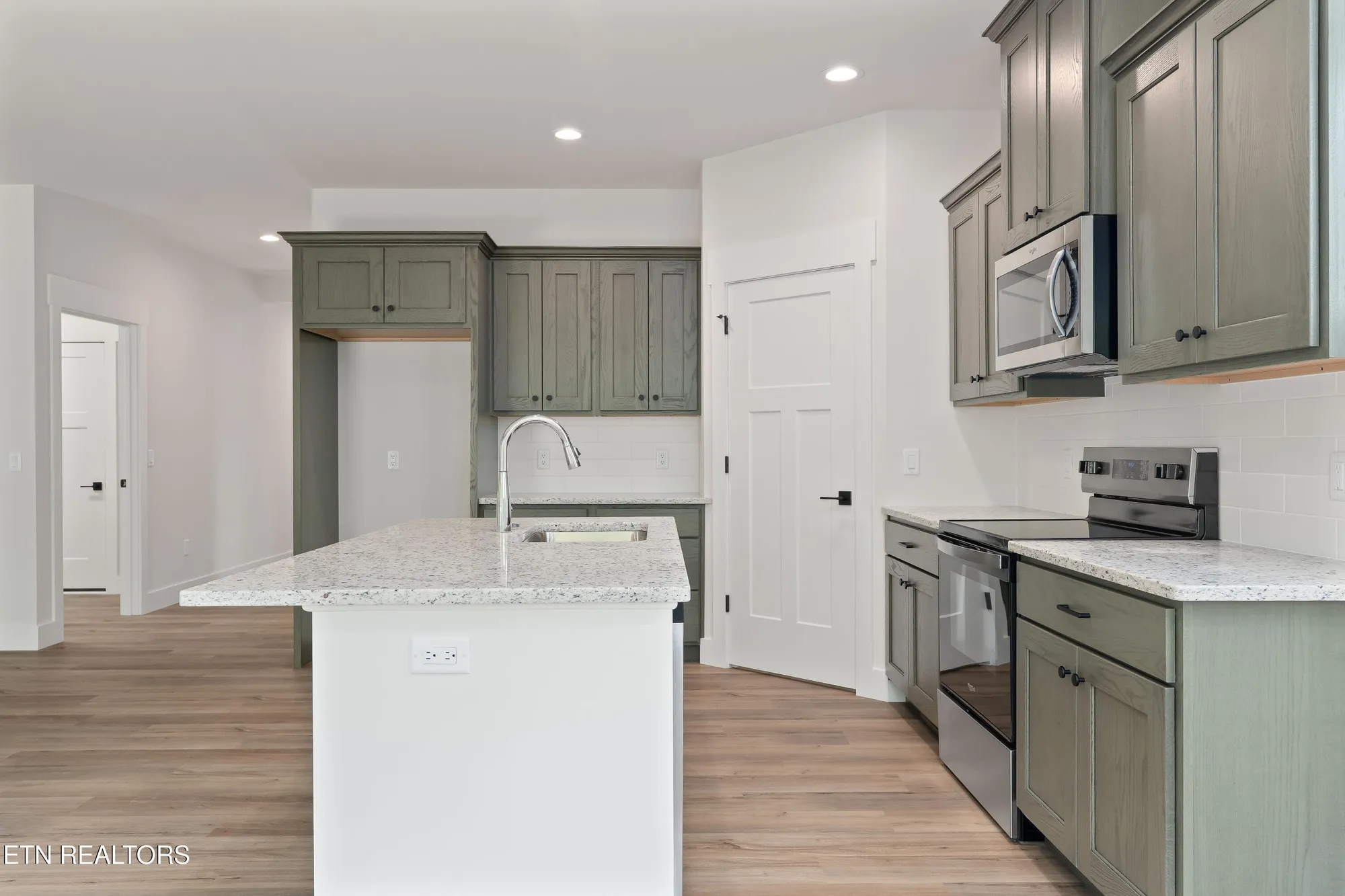 Property Slideshow image 6 of 35 | 120 hawes cir, Crossville, TN, 38558