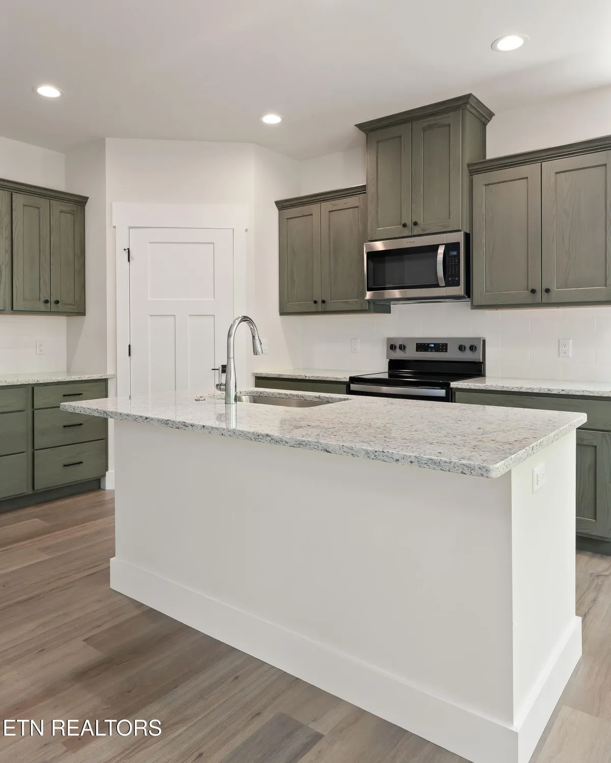 Property Slideshow image 11 of 35 | 120 hawes cir, Crossville, TN, 38558