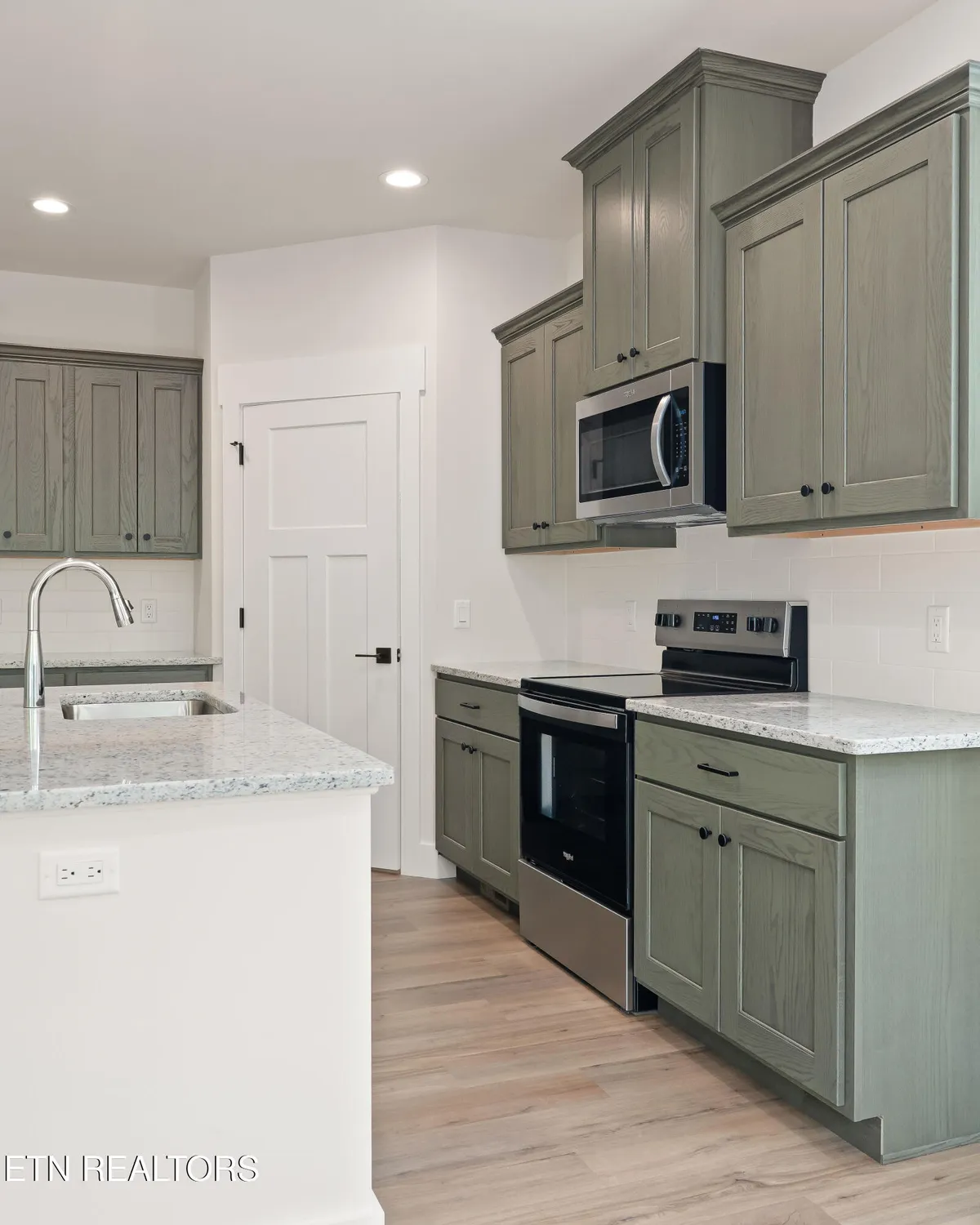 Property Slideshow image 12 of 35 | 120 hawes cir, Crossville, TN, 38558