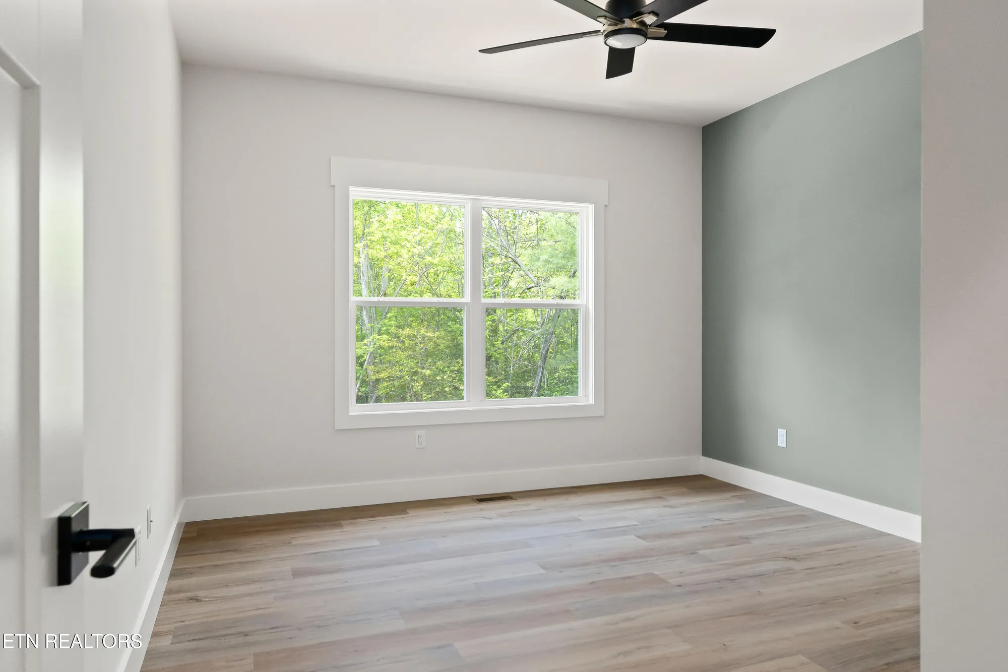 Property Slideshow image 17 of 35 | 120 hawes cir, Crossville, TN, 38558