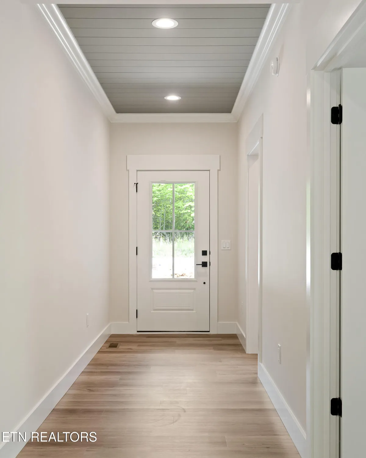 Property Slideshow image 3 of 35 | 120 hawes cir, Crossville, TN, 38558