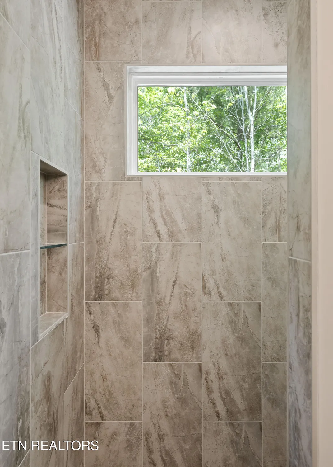 Property Slideshow image 23 of 35 | 120 hawes cir, Crossville, TN, 38558