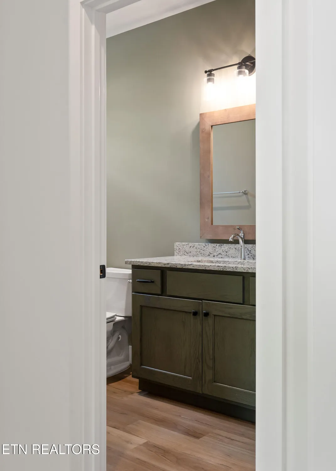 Property Slideshow image 28 of 35 | 120 hawes cir, Crossville, TN, 38558