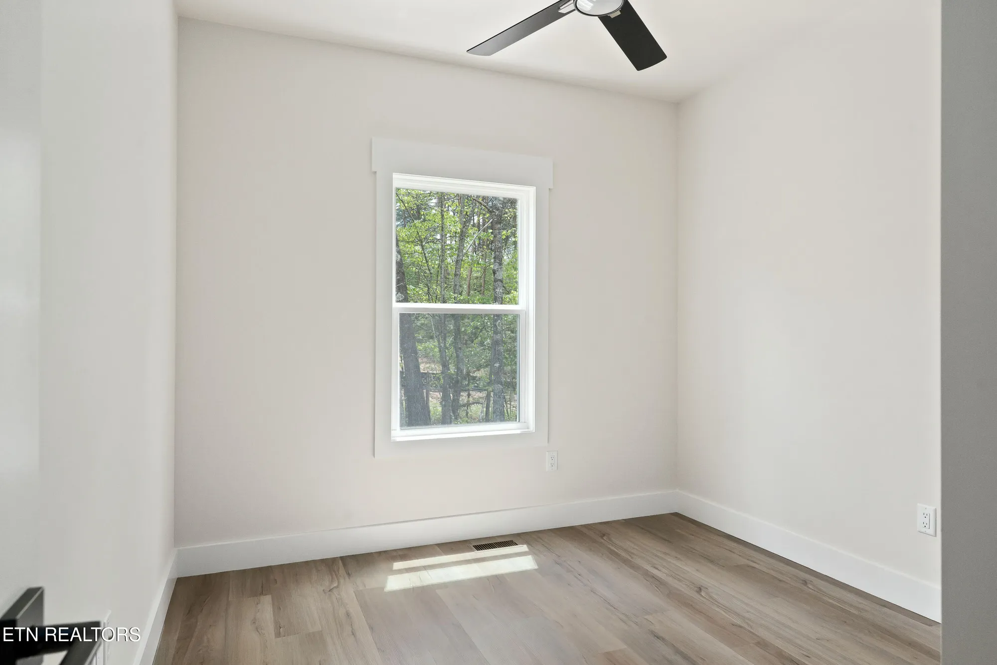 Property Slideshow image 25 of 35 | 120 hawes cir, Crossville, TN, 38558