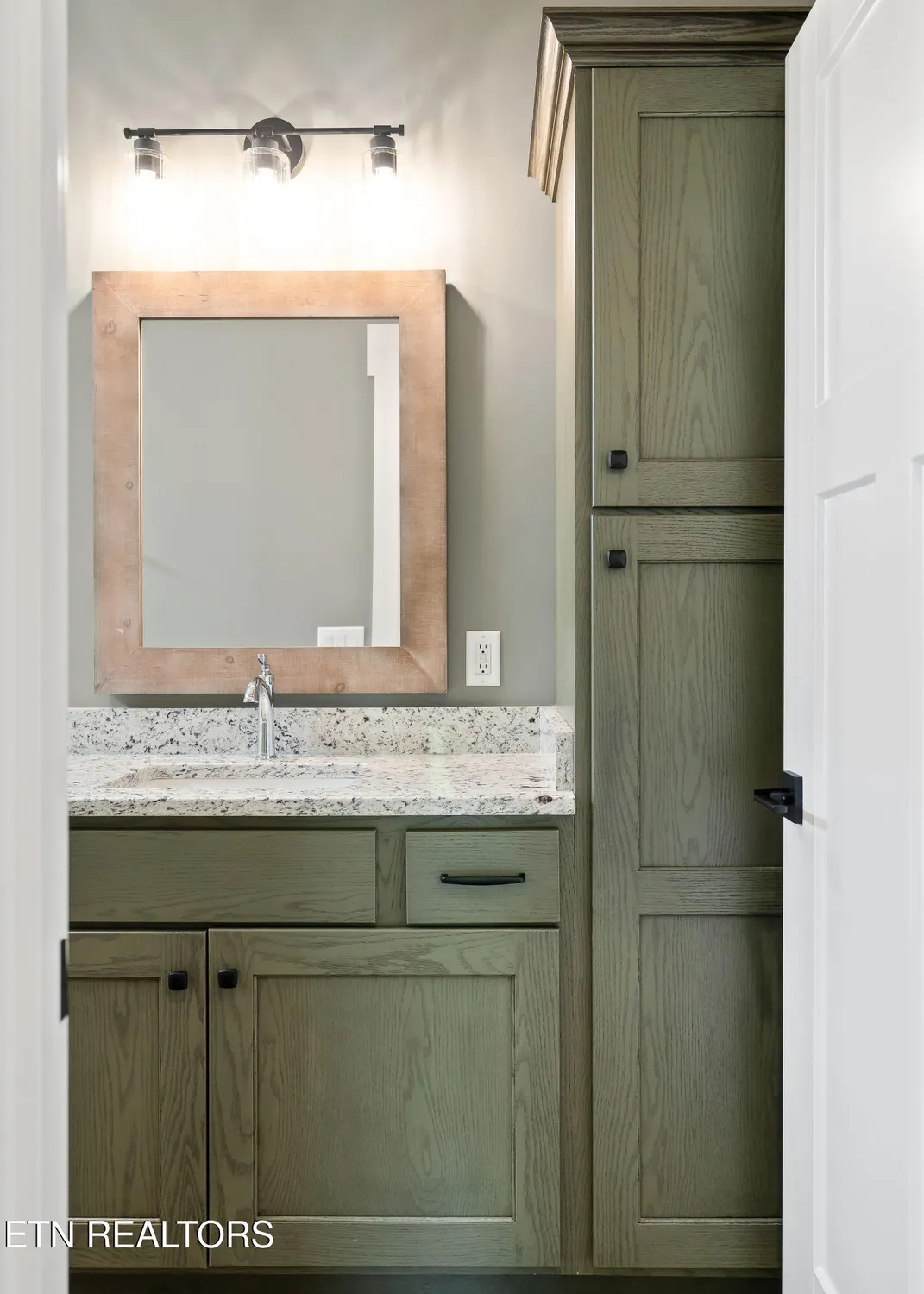 Property Slideshow image 30 of 35 | 120 hawes cir, Crossville, TN, 38558