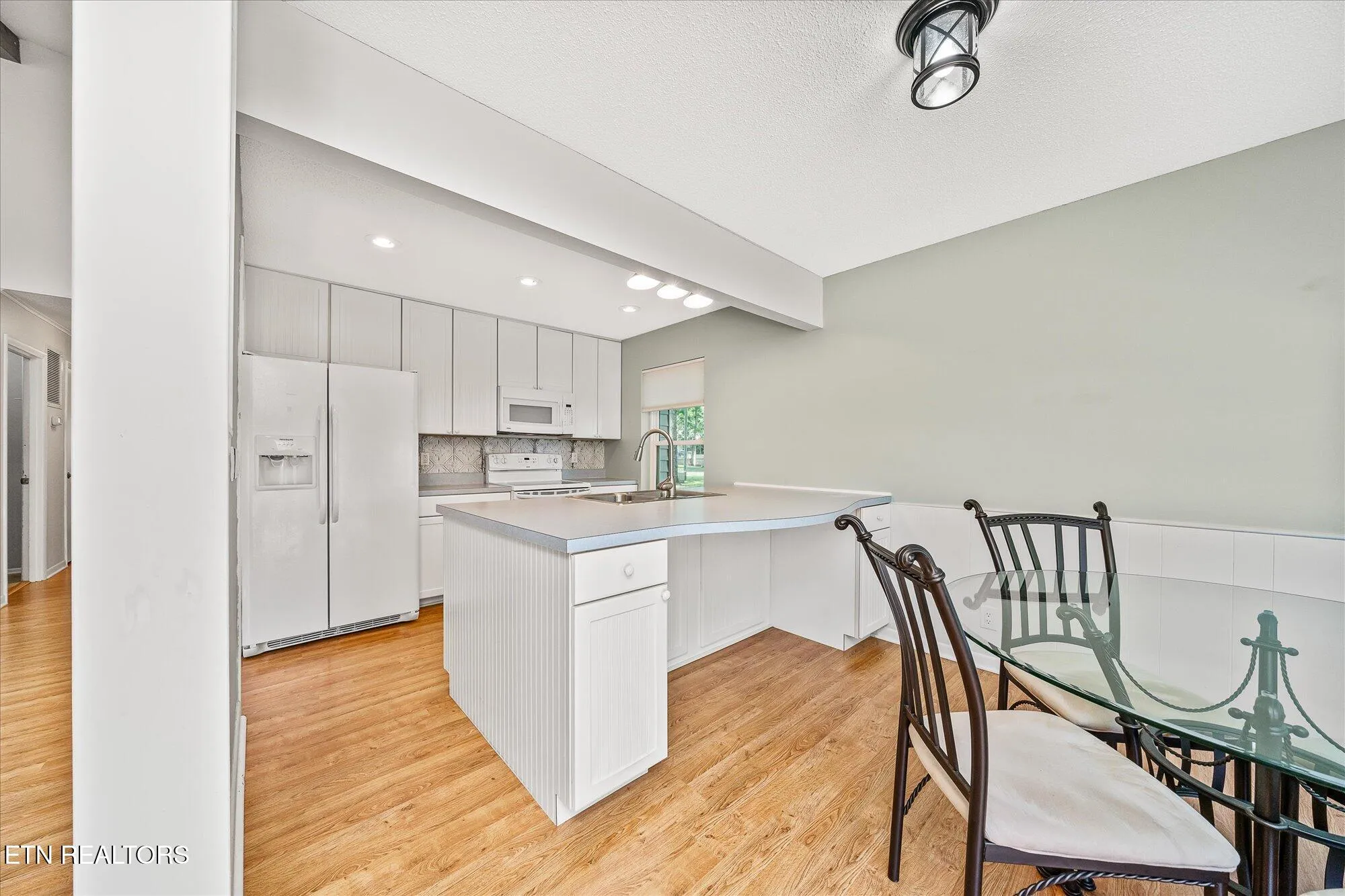 Property Slideshow image 10 of 32 | 4 woodland ct, Crossville, TN, 38558