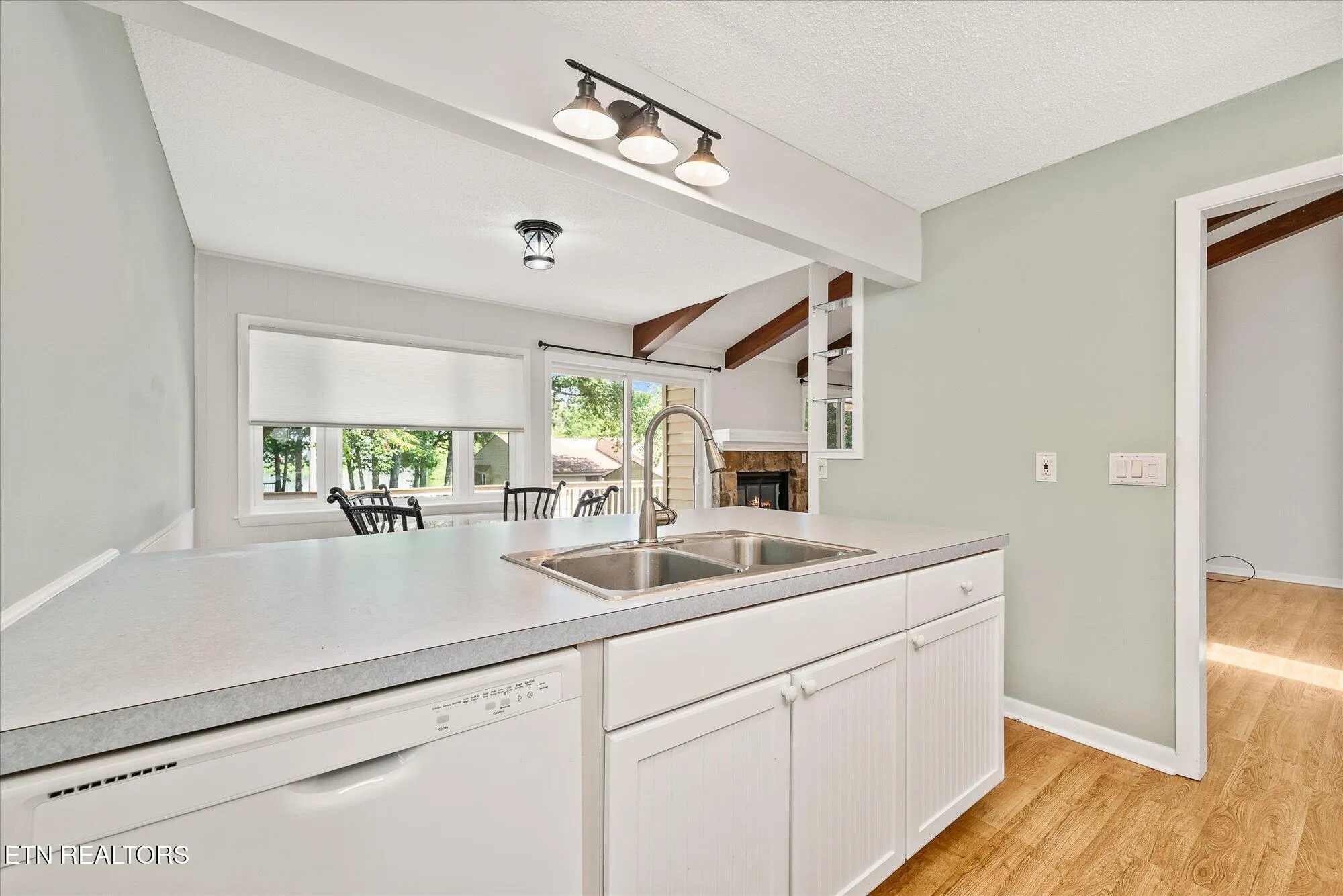 Property Slideshow image 12 of 32 | 4 woodland ct, Crossville, TN, 38558