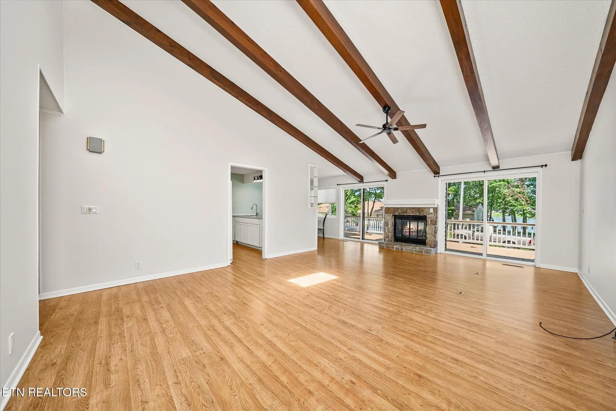 Property Slideshow image 14 of 32 | 4 woodland ct, Crossville, TN, 38558