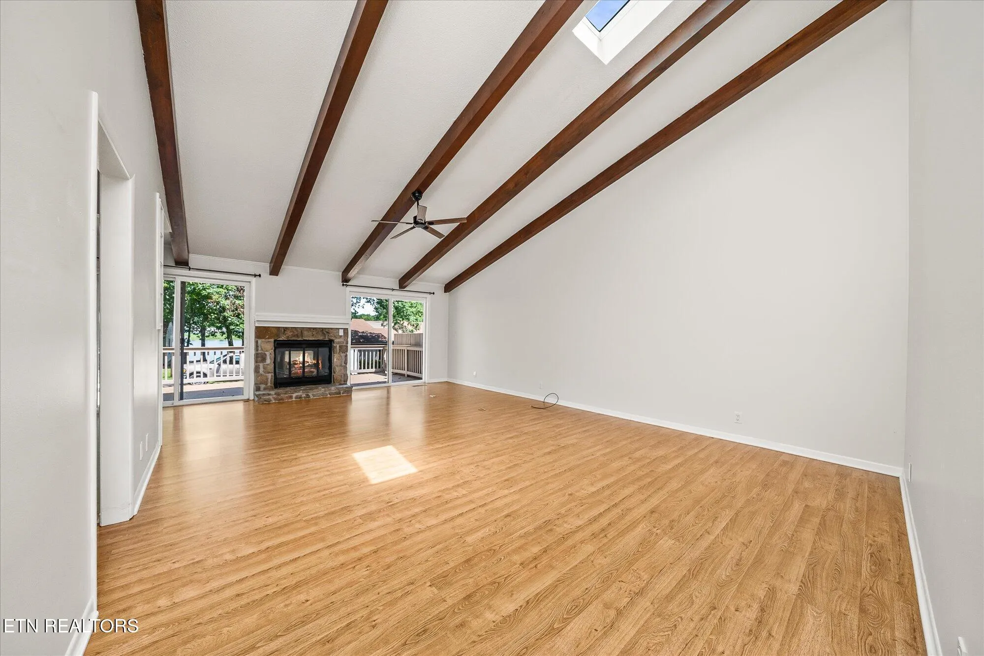 Property Slideshow image 15 of 32 | 4 woodland ct, Crossville, TN, 38558