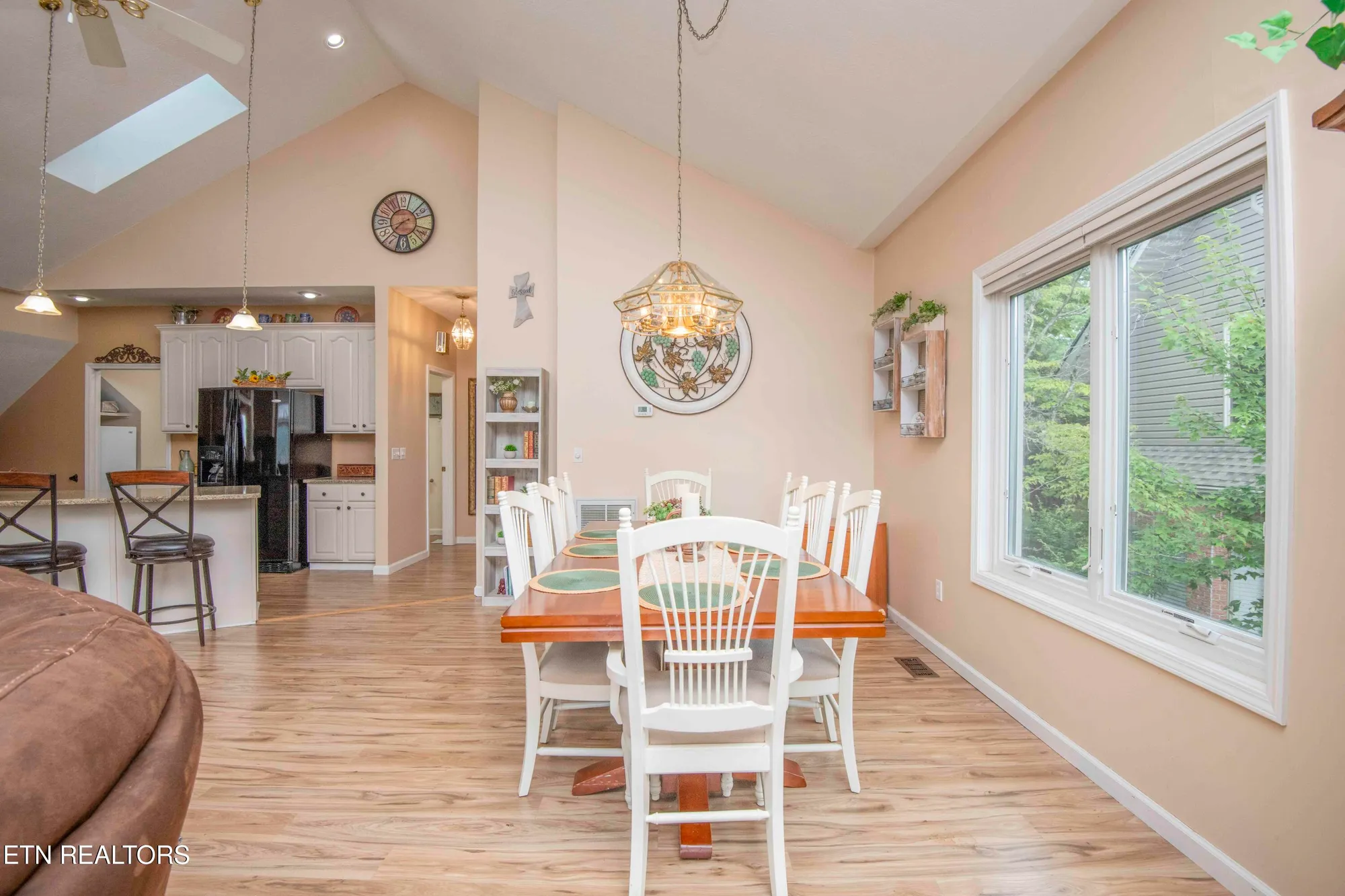 Property Slideshow image 17 of 58 | 127 kiowa way, Loudon, TN, 37774