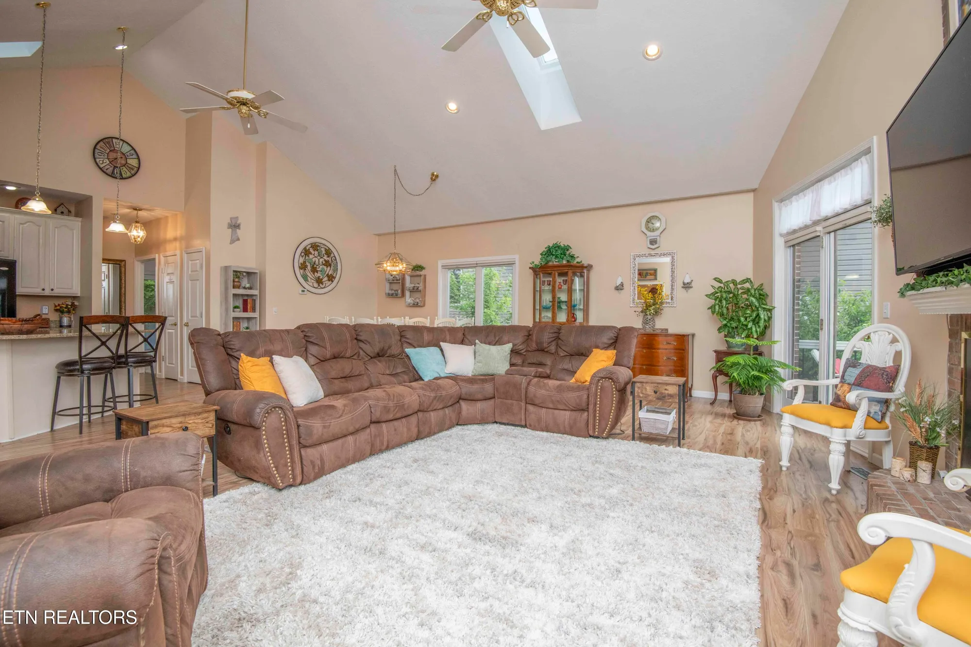 Property Slideshow image 16 of 58 | 127 kiowa way, Loudon, TN, 37774