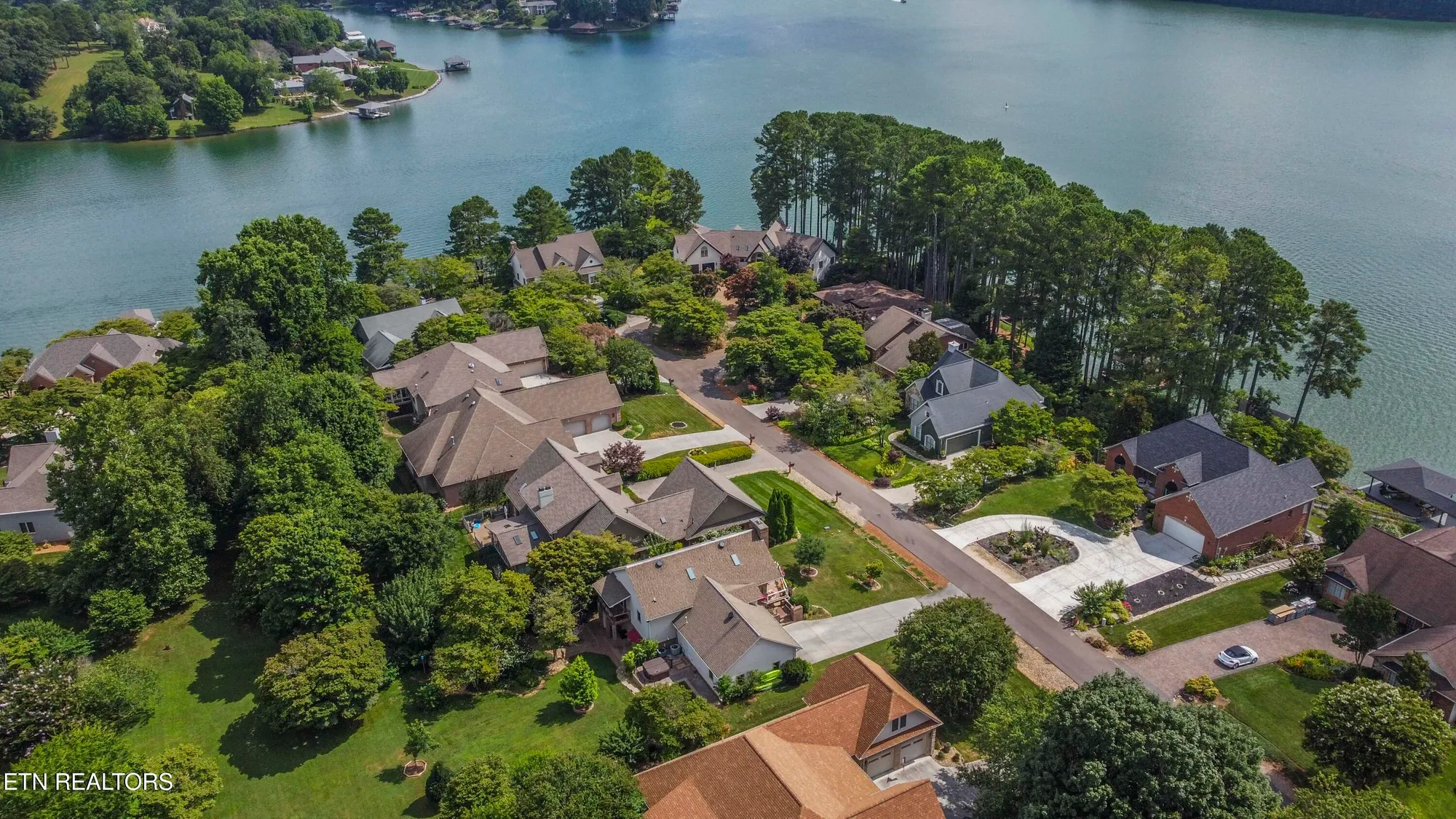 Property Slideshow image 2 of 58 | 127 kiowa way, Loudon, TN, 37774