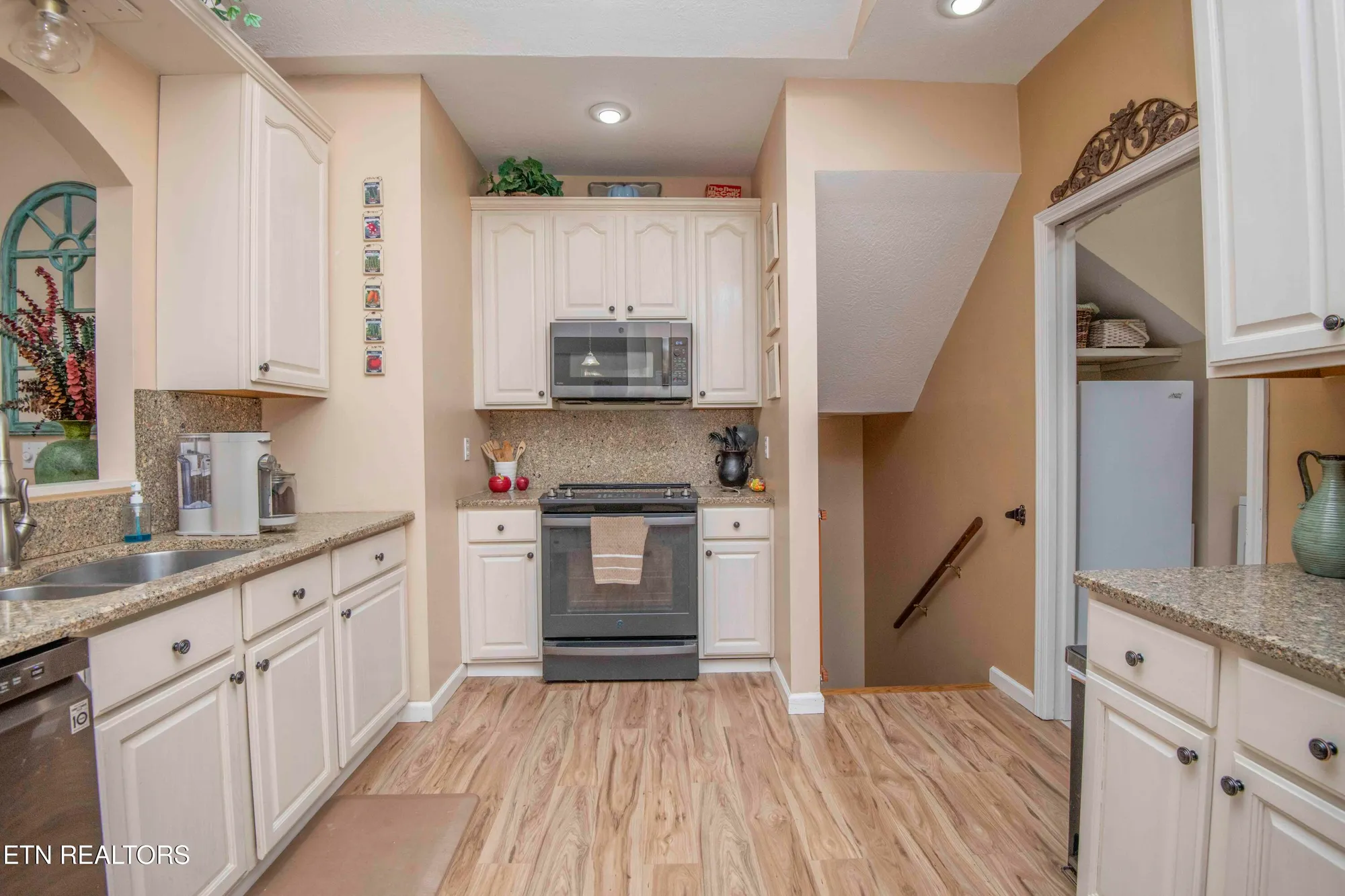 Property Slideshow image 23 of 58 | 127 kiowa way, Loudon, TN, 37774