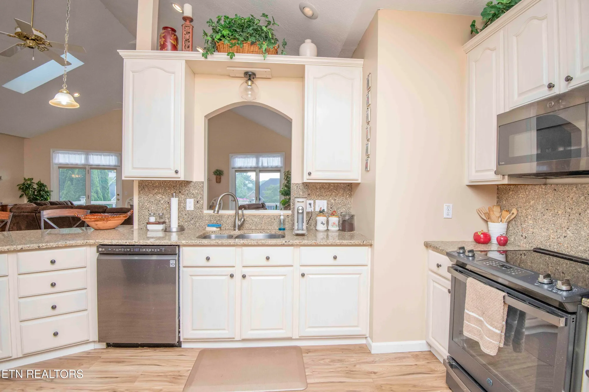 Property Slideshow image 24 of 58 | 127 kiowa way, Loudon, TN, 37774