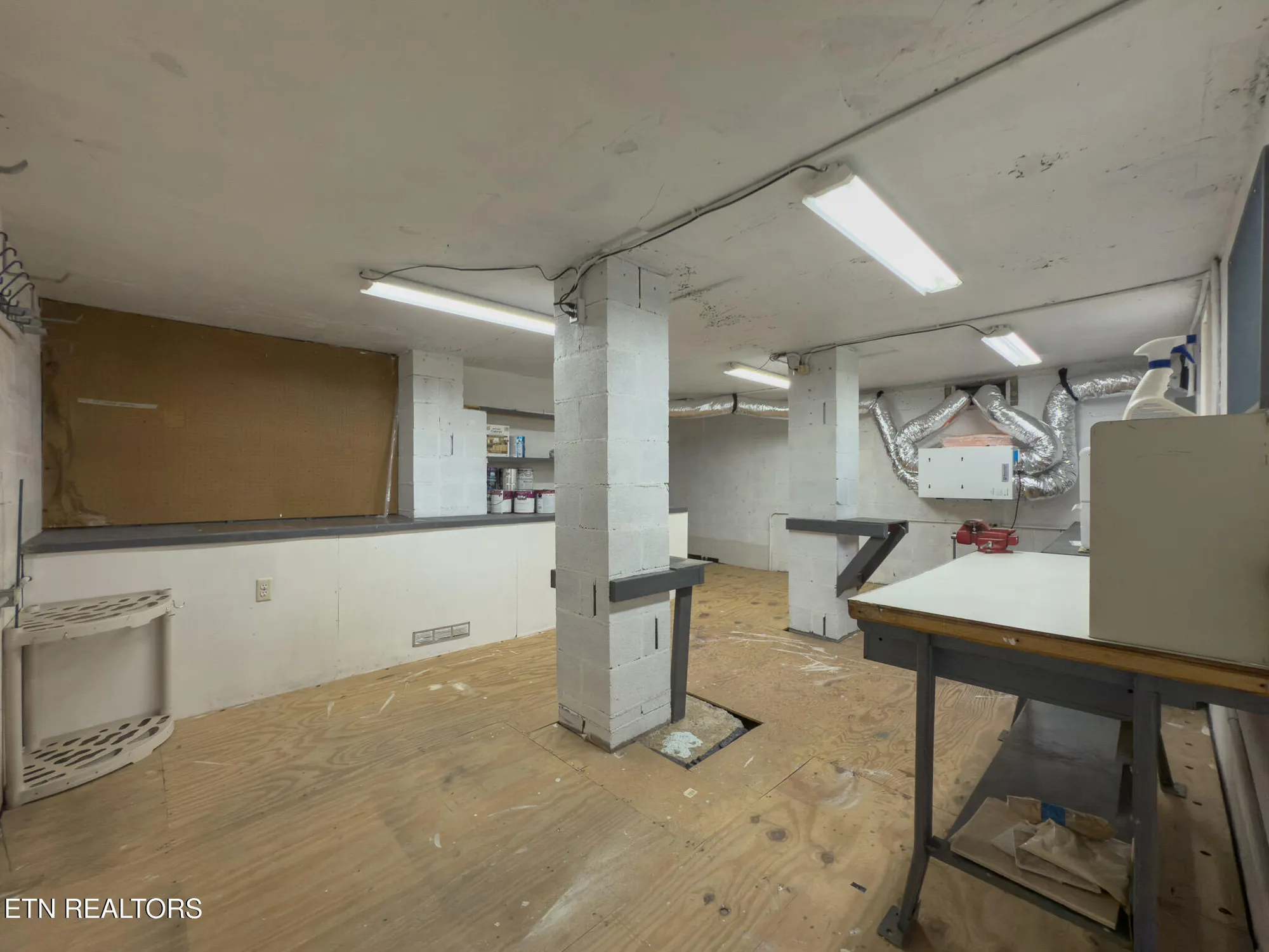 Property Slideshow image 27 of 35 | 207 chota hills ln, Loudon, TN, 37774