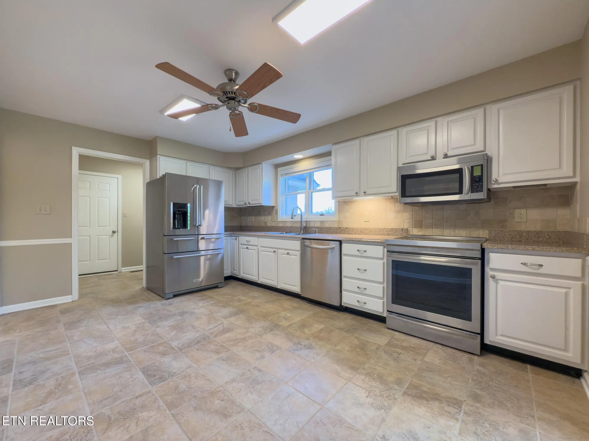 Property Slideshow image 4 of 35 | 207 chota hills ln, Loudon, TN, 37774