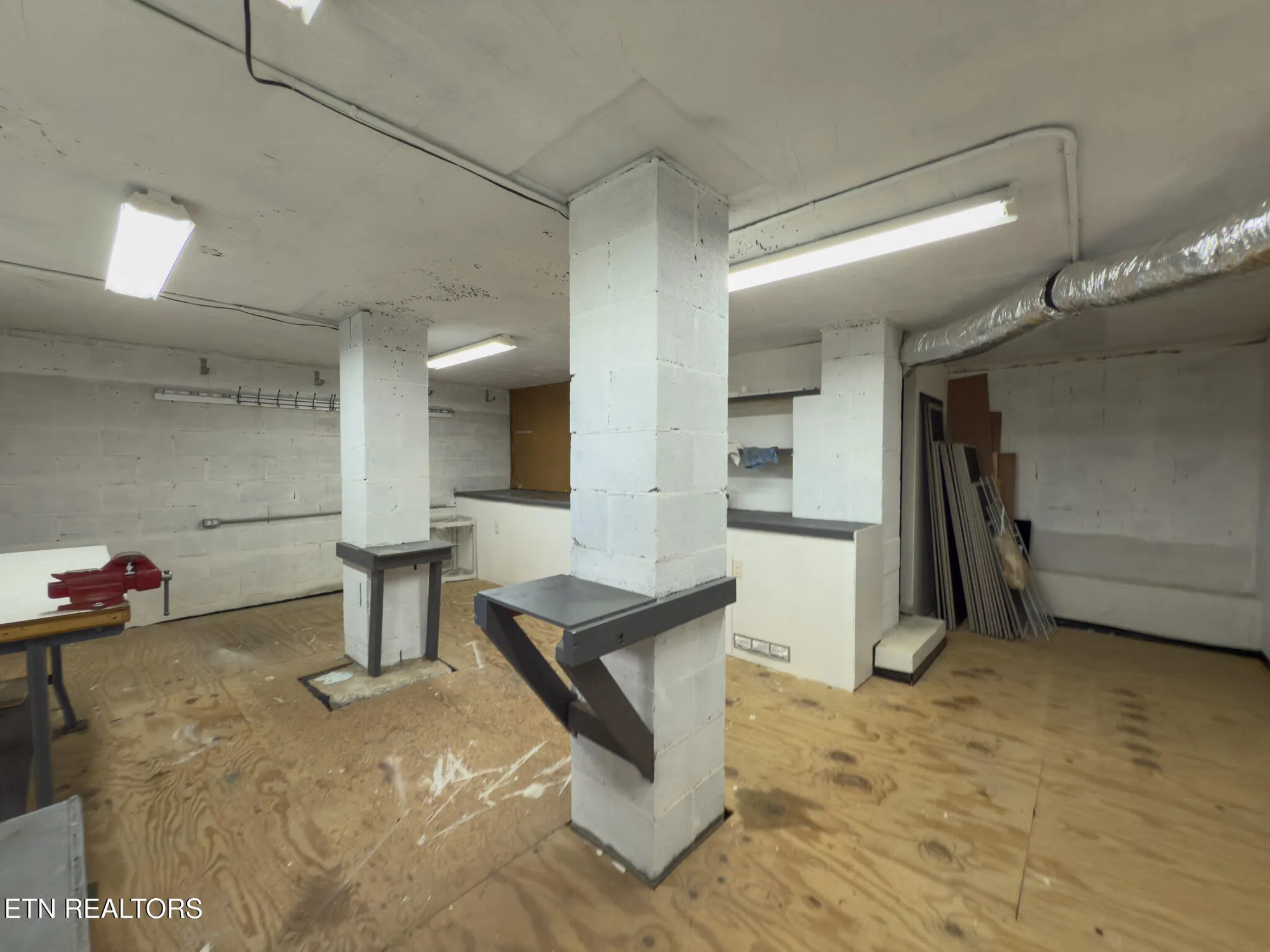 Property Slideshow image 28 of 35 | 207 chota hills ln, Loudon, TN, 37774