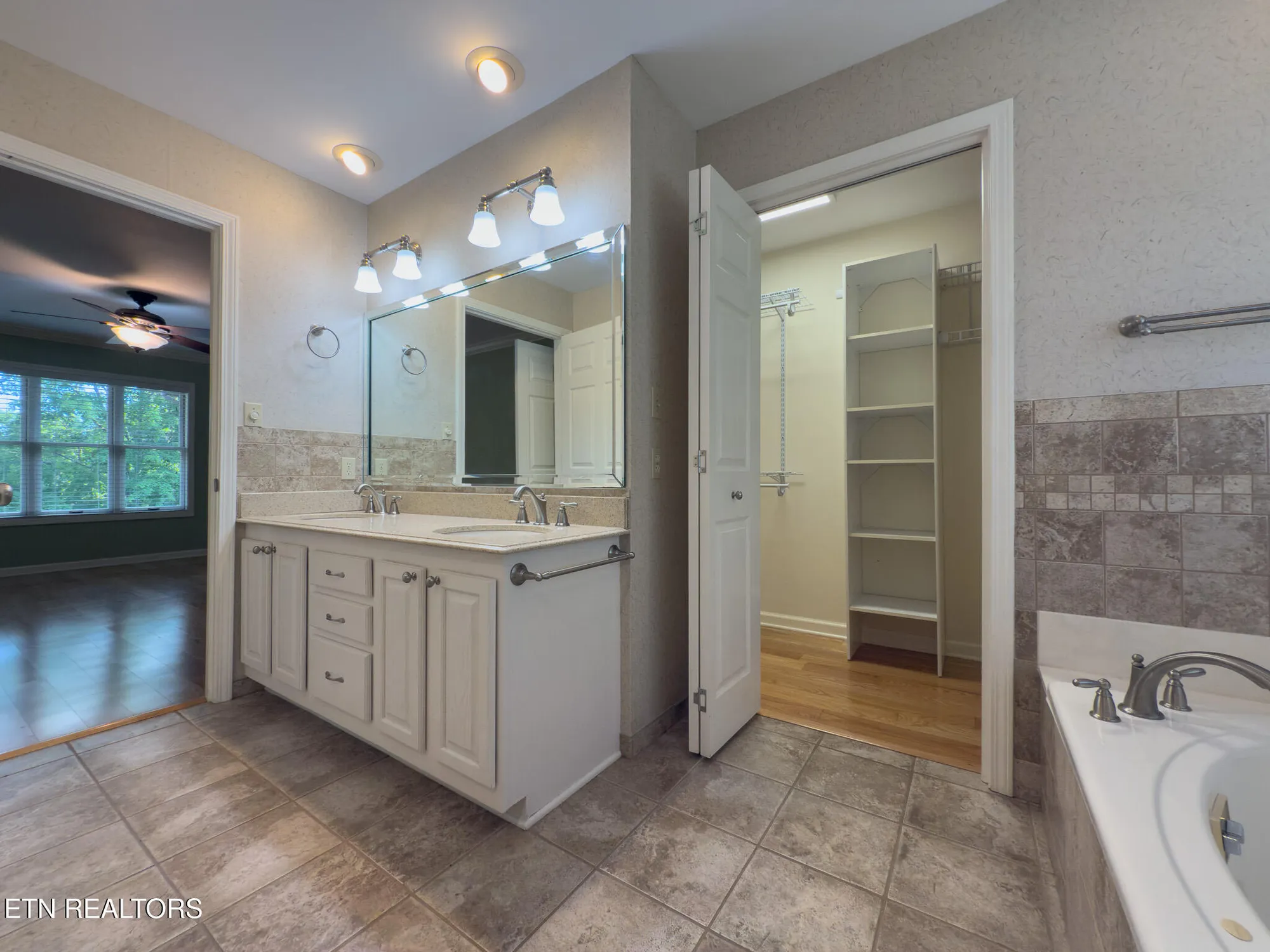 Property Slideshow image 16 of 35 | 207 chota hills ln, Loudon, TN, 37774