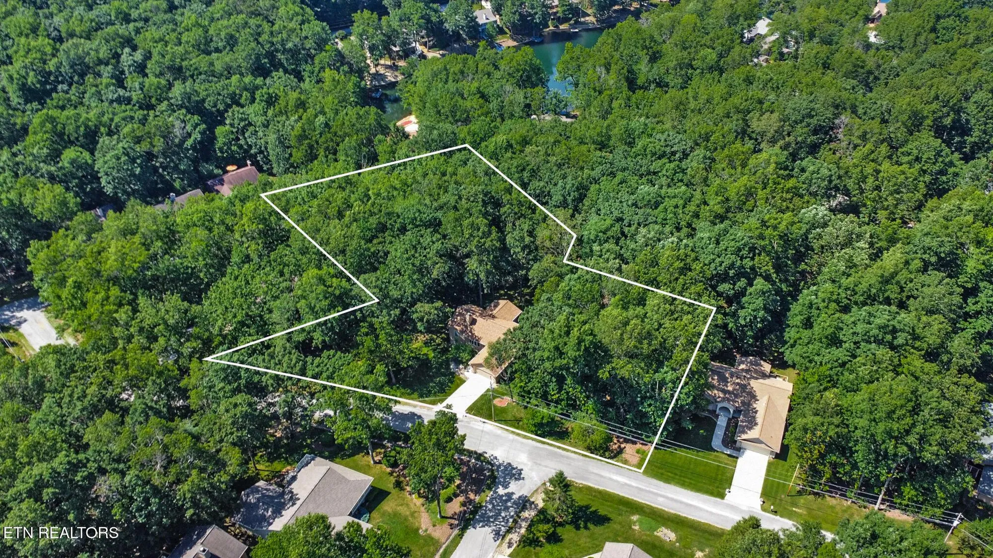 Property Slideshow image 2 of 54 | 207 overlook ln, Crossville, TN, 38558