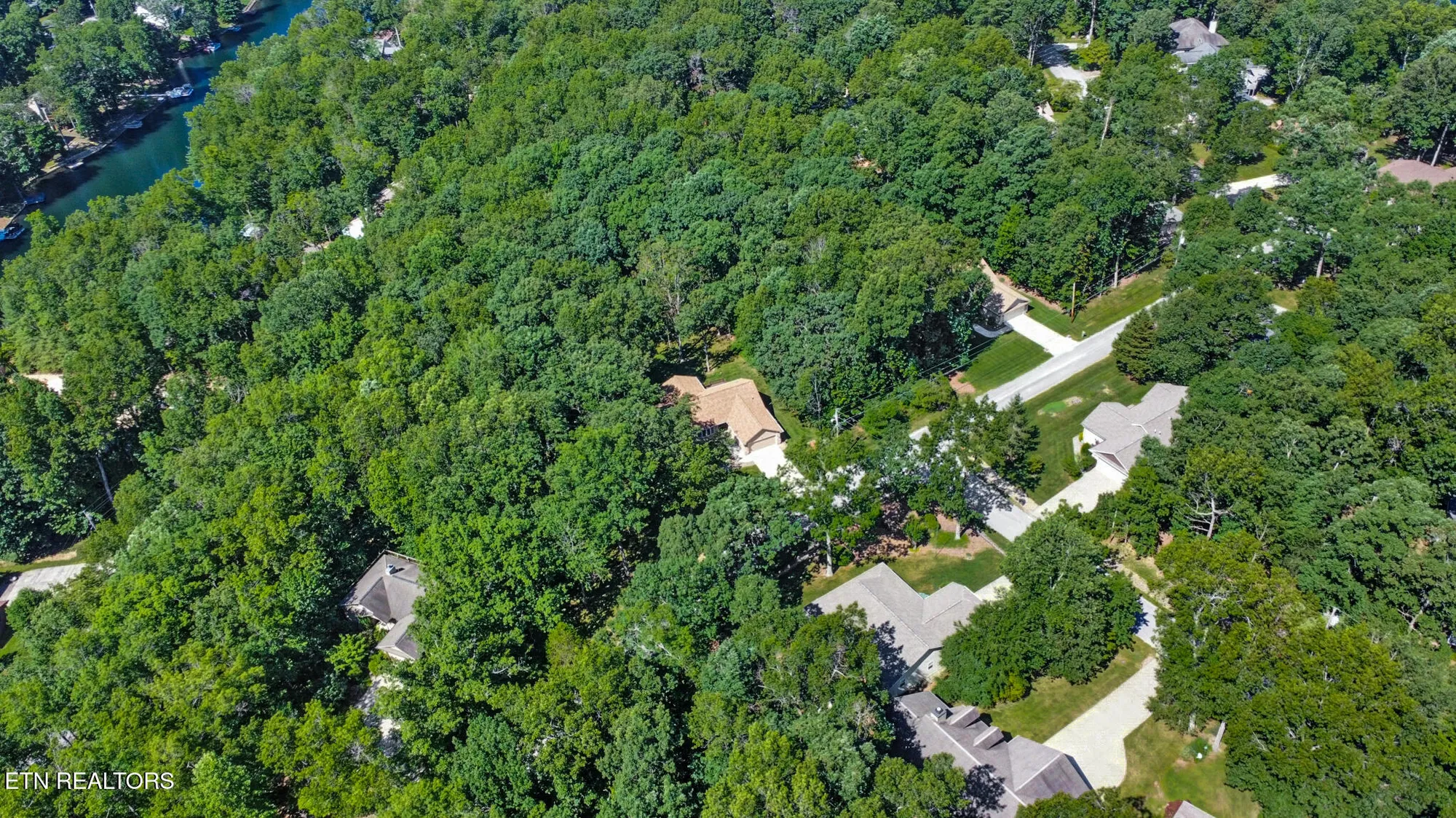 Property Slideshow image 42 of 54 | 207 overlook ln, Crossville, TN, 38558