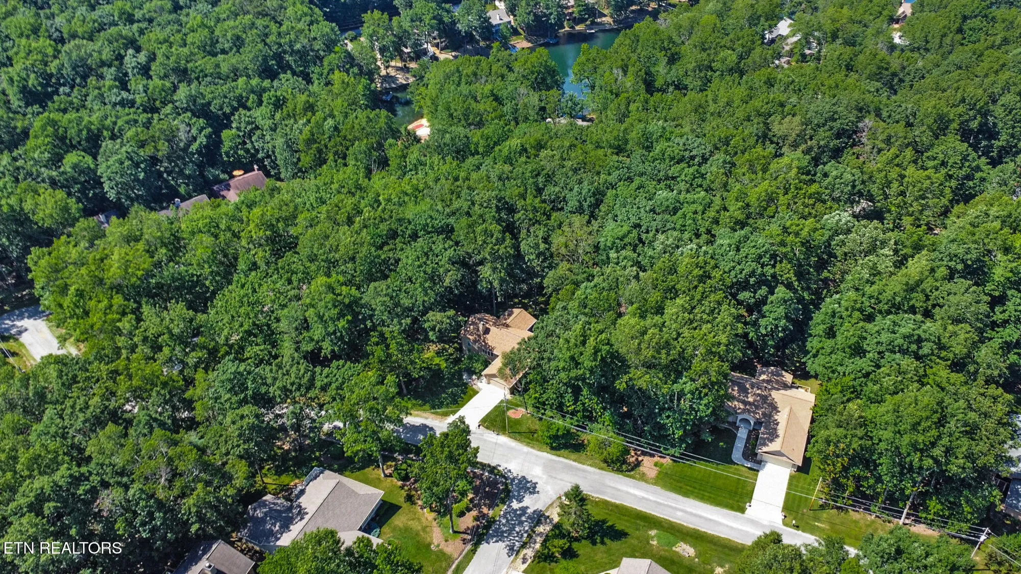 Property Slideshow image 43 of 54 | 207 overlook ln, Crossville, TN, 38558