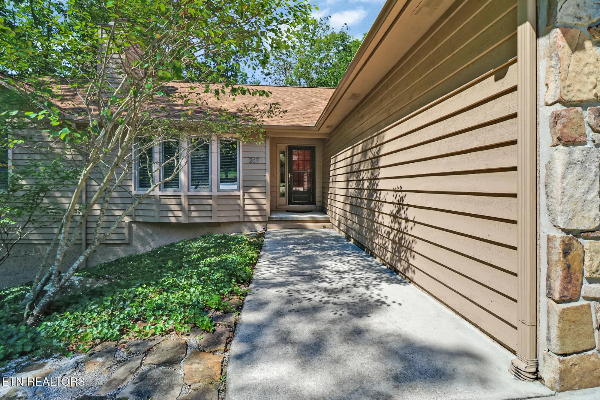 Property Slideshow image 5 of 54 | 207 overlook ln, Crossville, TN, 38558