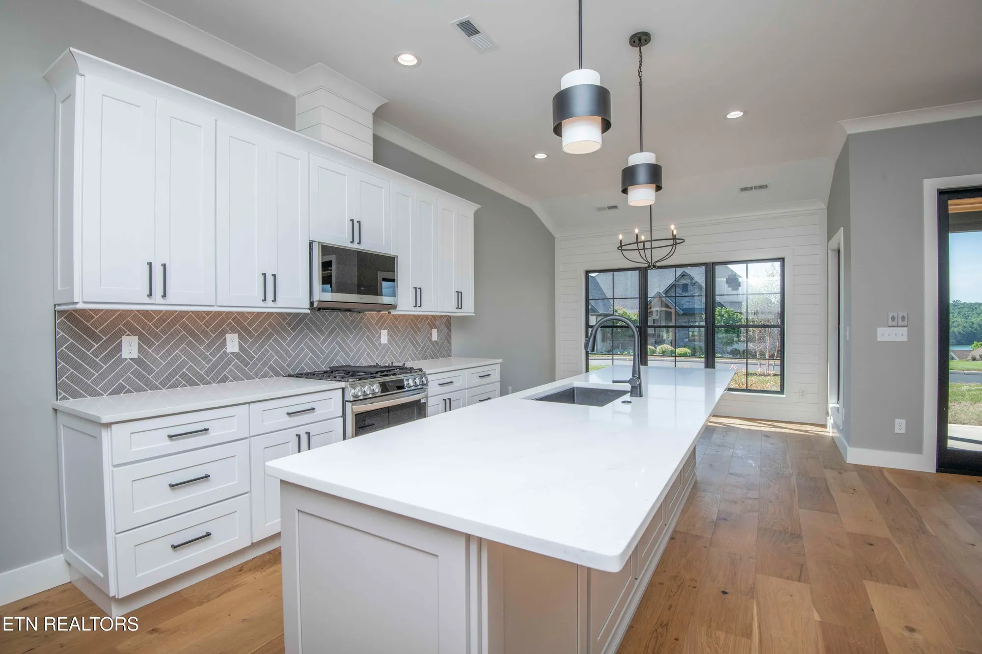 Property Slideshow image 9 of 39 | 256 watercrest dr, Vonore, TN, 37885