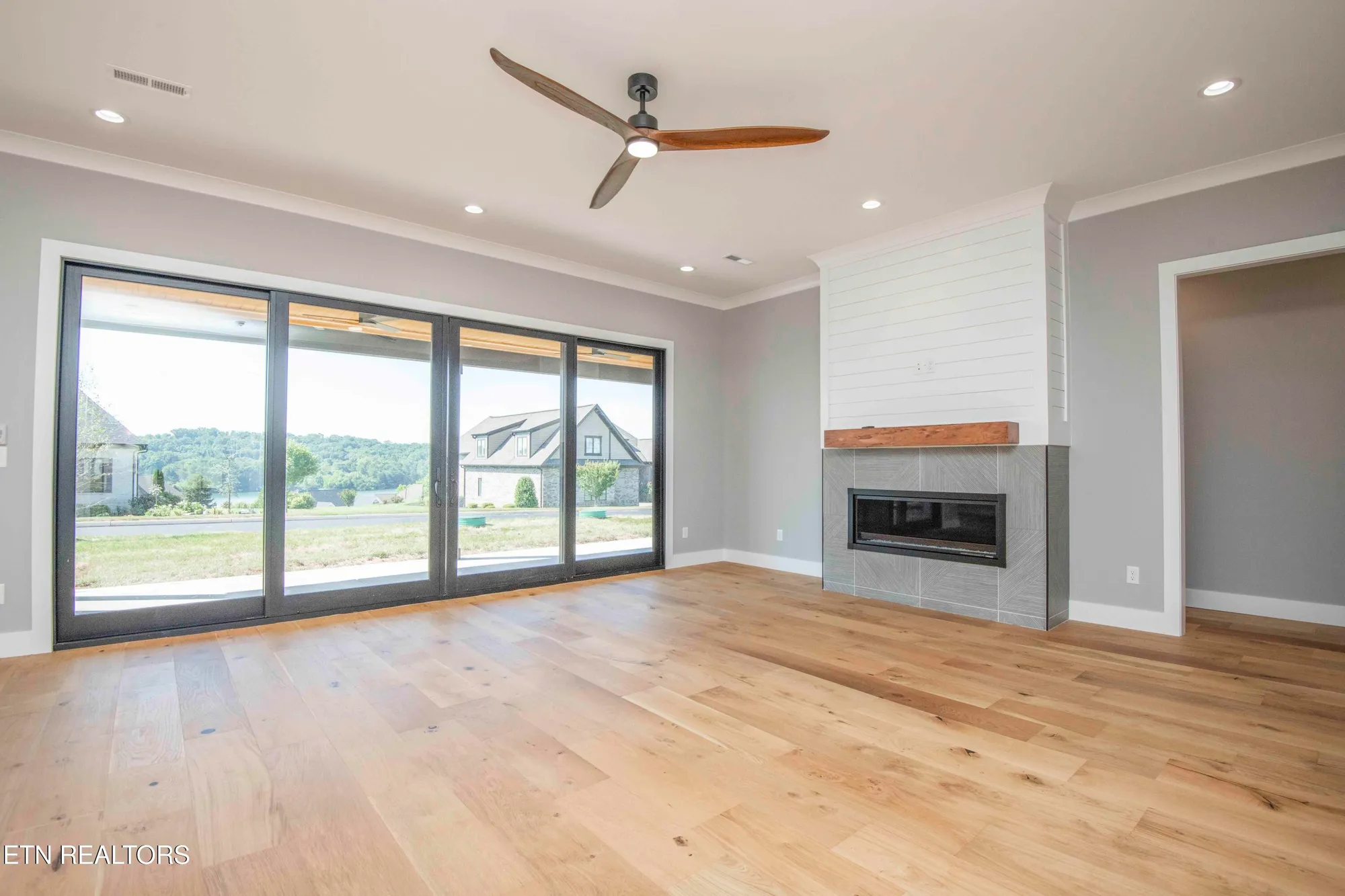 Property Slideshow image 11 of 39 | 256 watercrest dr, Vonore, TN, 37885