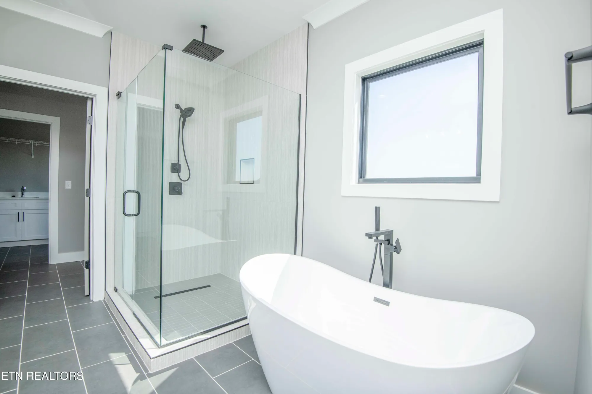 Property Slideshow image 19 of 39 | 256 watercrest dr, Vonore, TN, 37885