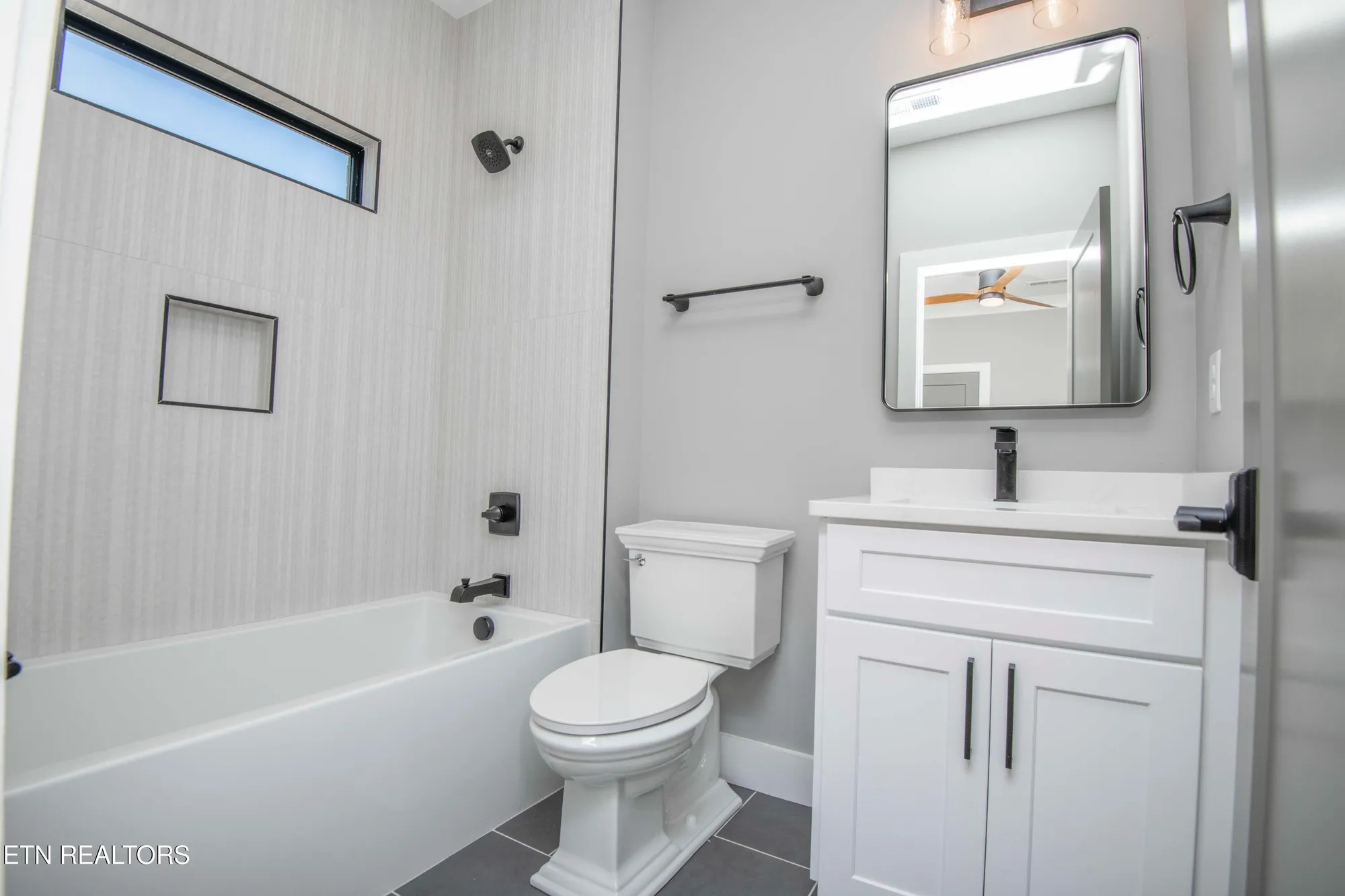 Property Slideshow image 27 of 39 | 256 watercrest dr, Vonore, TN, 37885