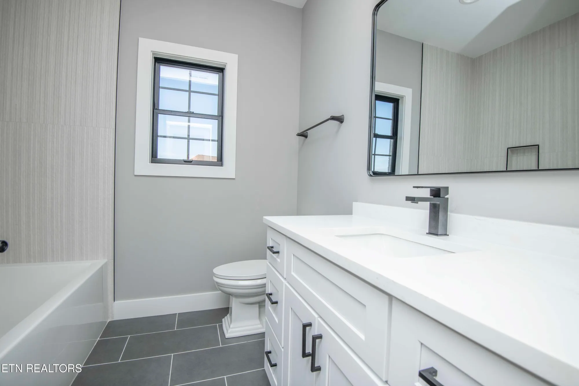 Property Slideshow image 24 of 39 | 256 watercrest dr, Vonore, TN, 37885