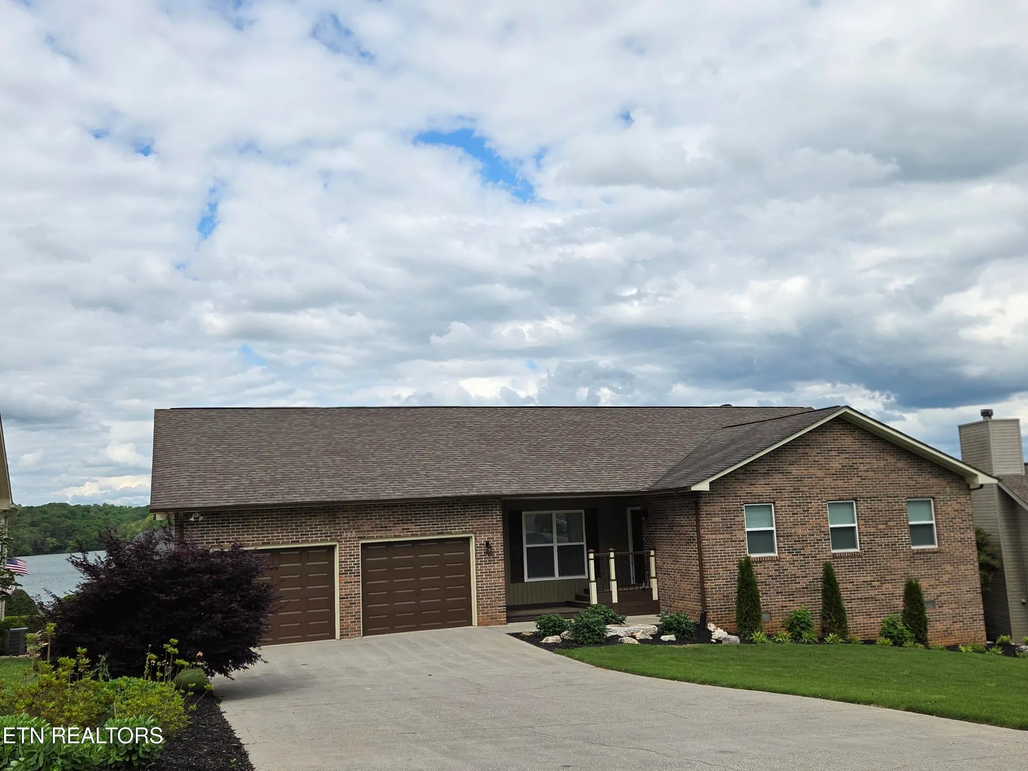 Property Slideshow image 1 of 49 | 309 chuniloti cir, Loudon, TN, 37774