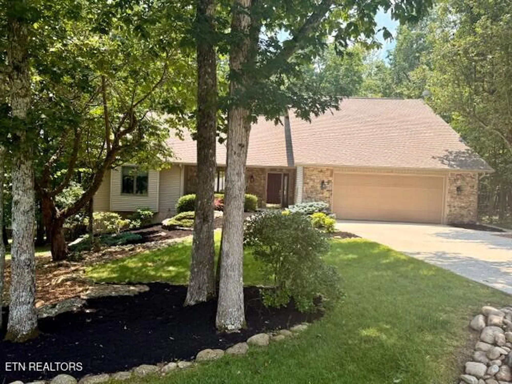 Property Slideshow image 1 of 51 | 128 cathedral dr, Crossville, TN, 38558