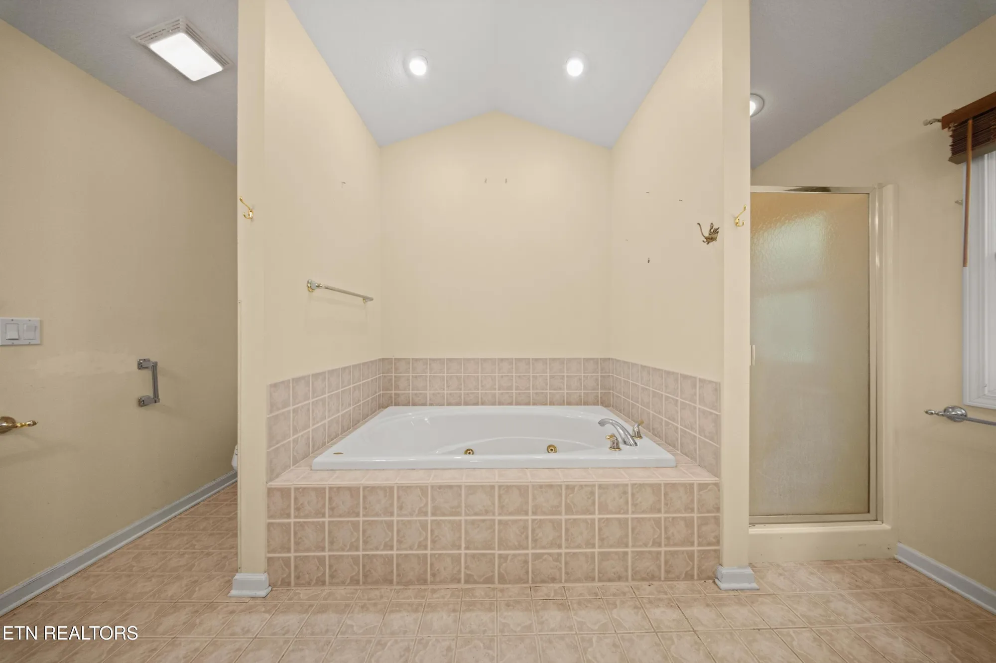 Property Slideshow image 36 of 50 | 156 mountain view dr, Crossville, TN, 38558