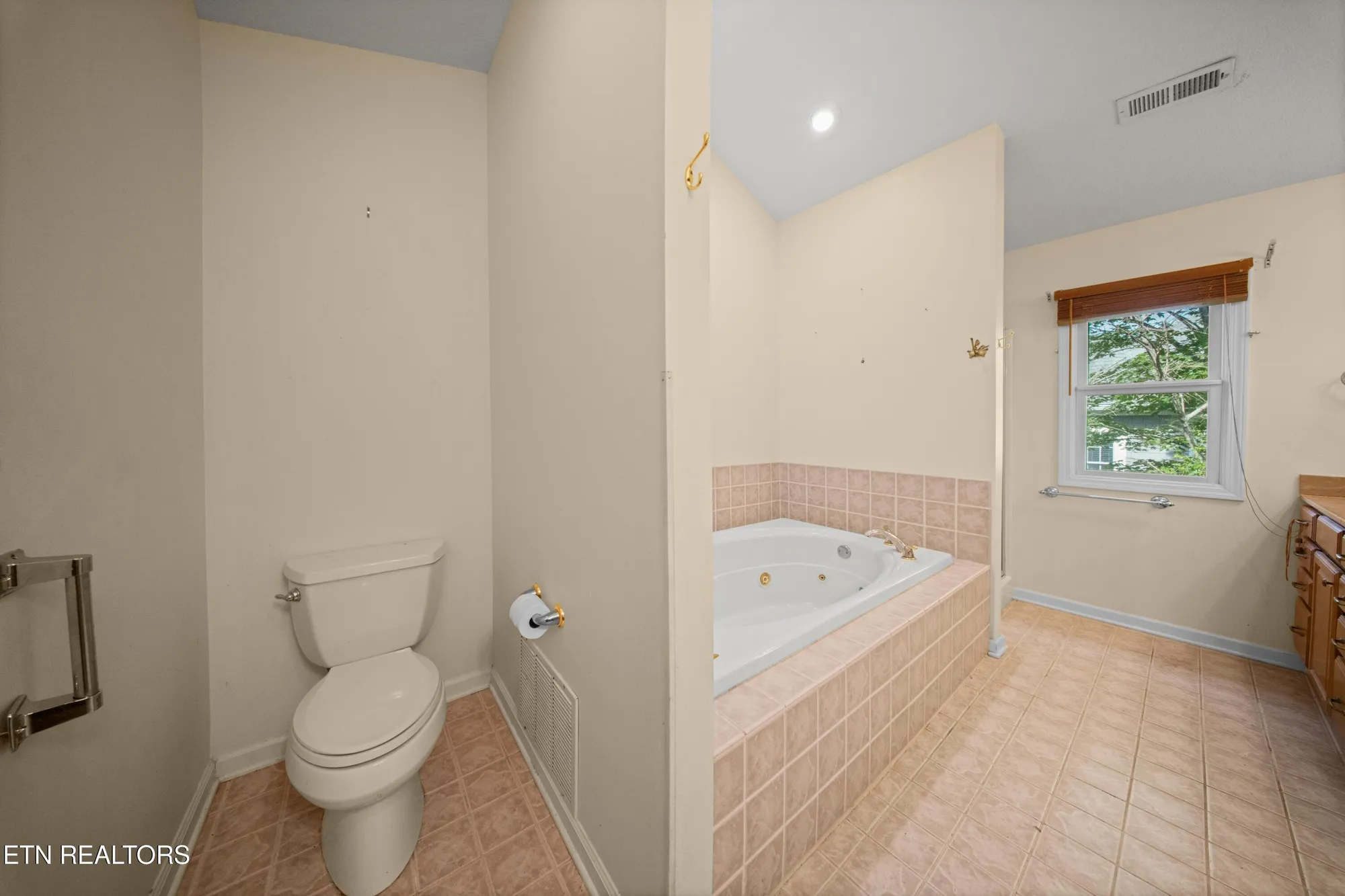 Property Slideshow image 38 of 50 | 156 mountain view dr, Crossville, TN, 38558