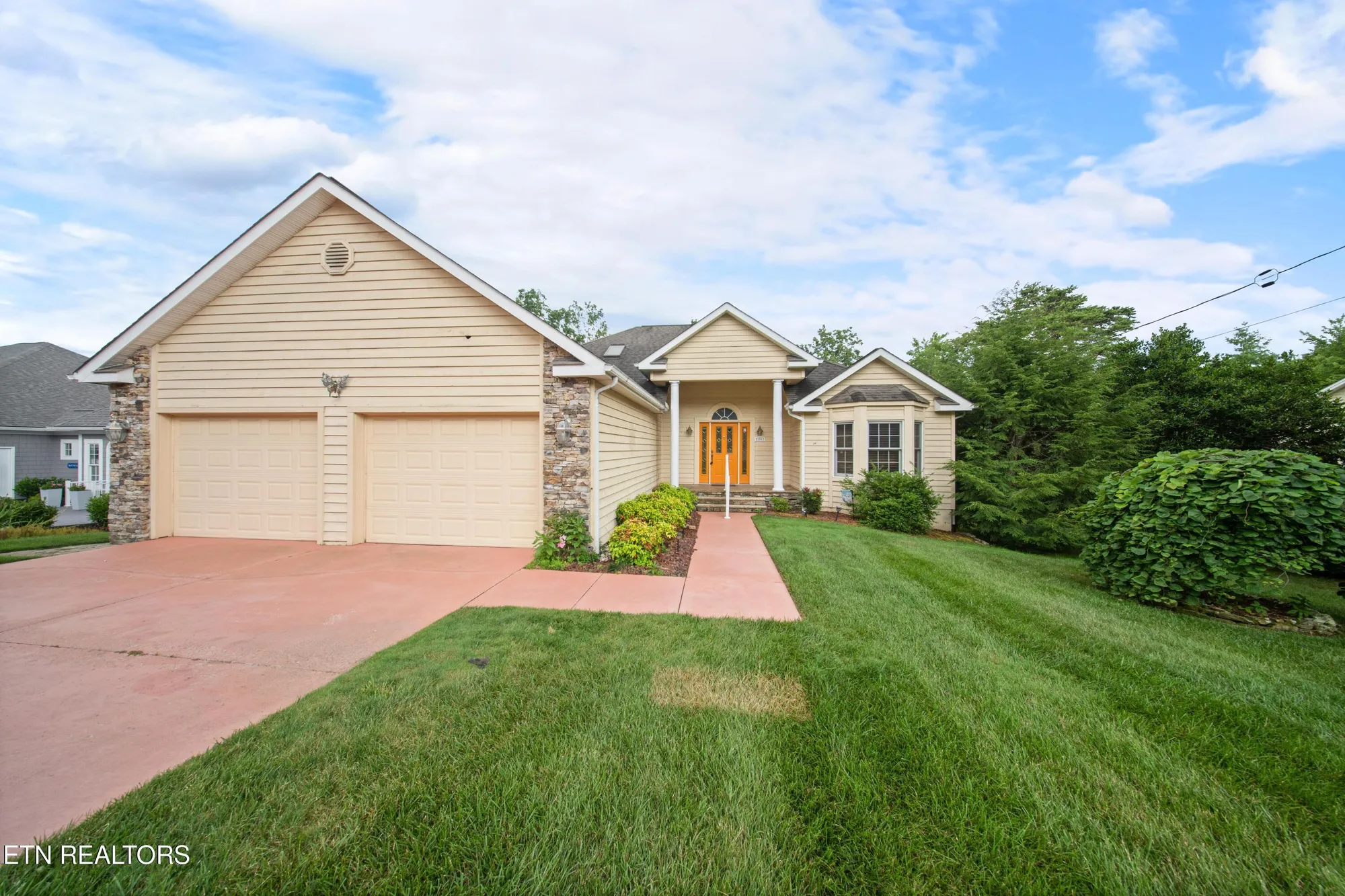 Property Slideshow image 3 of 50 | 156 mountain view dr, Crossville, TN, 38558