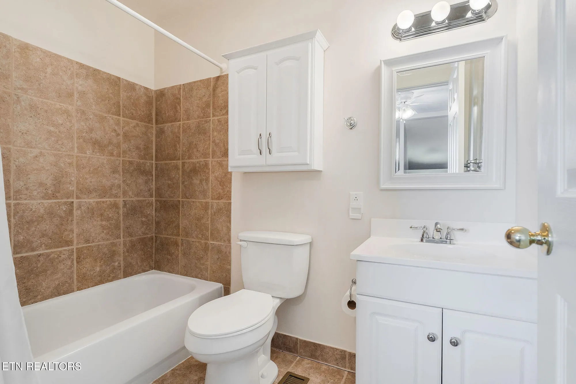 Property Slideshow image 25 of 44 | 38 lakeshore ln 47, Crossville, TN, 38558