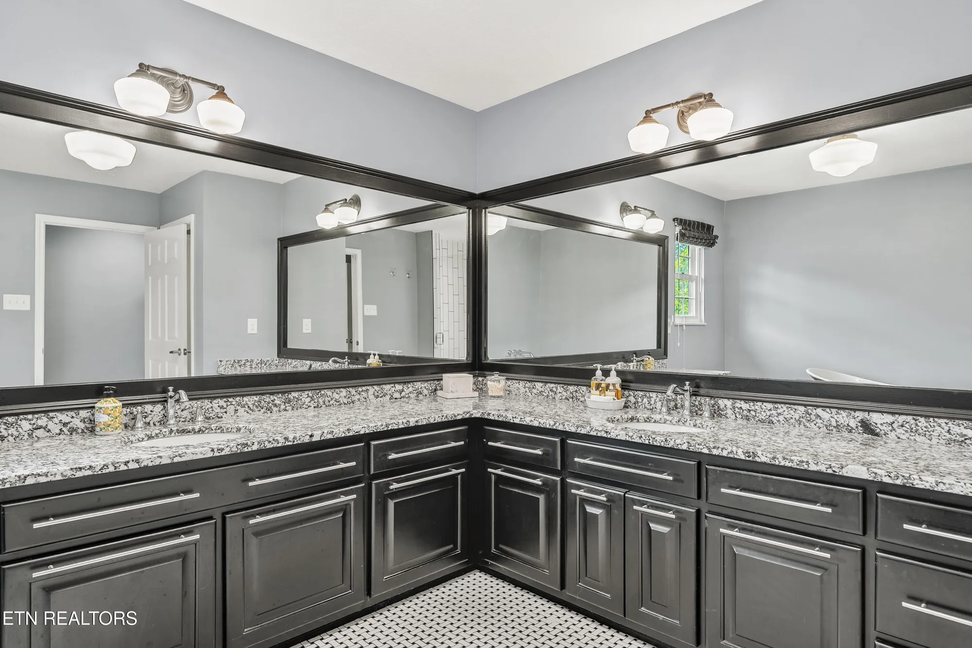 Property Slideshow image 27 of 38 | 112 heron ct, Vonore, TN, 37885