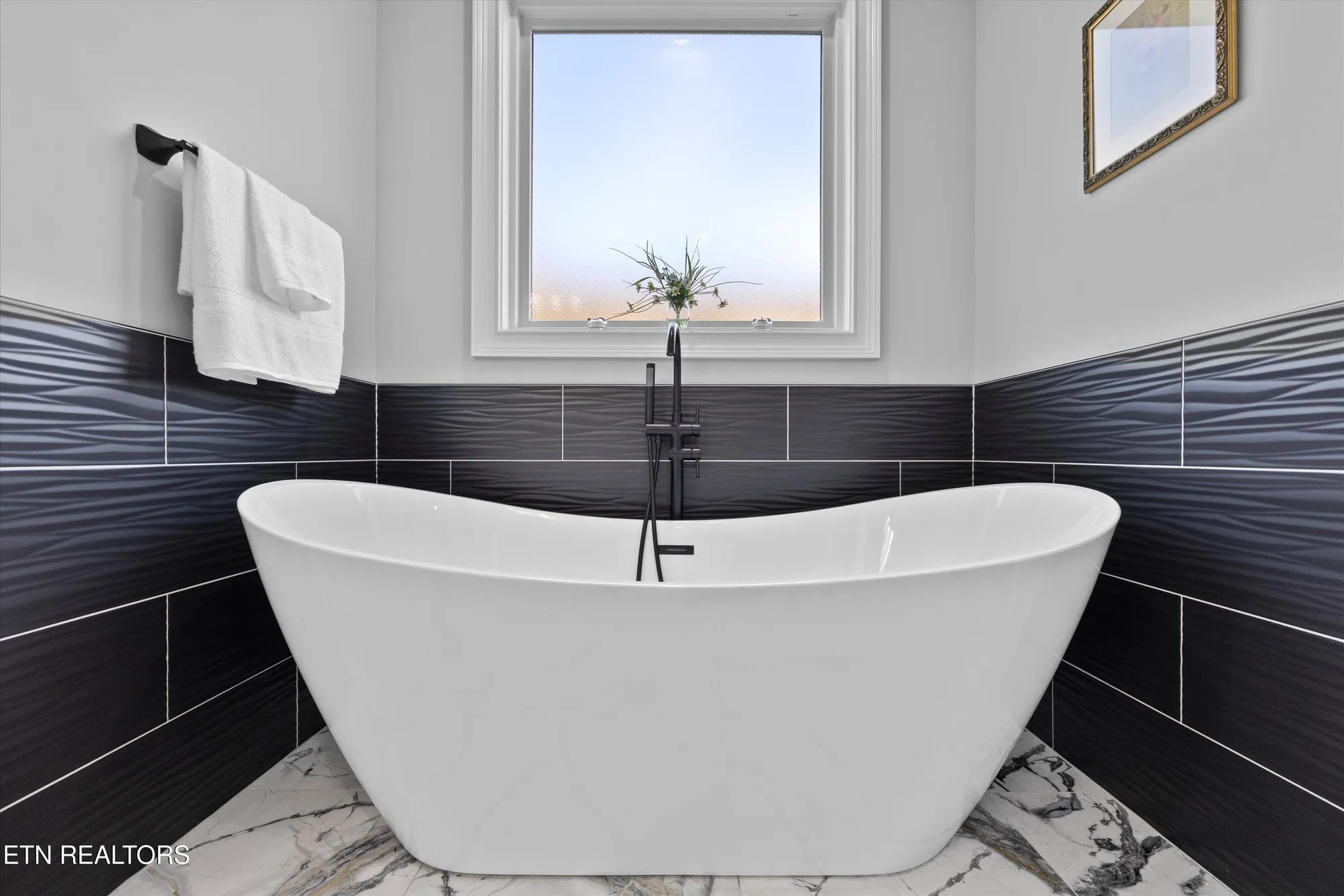 Property Slideshow image 16 of 38 | 126 elokwa way, Loudon, TN, 37774