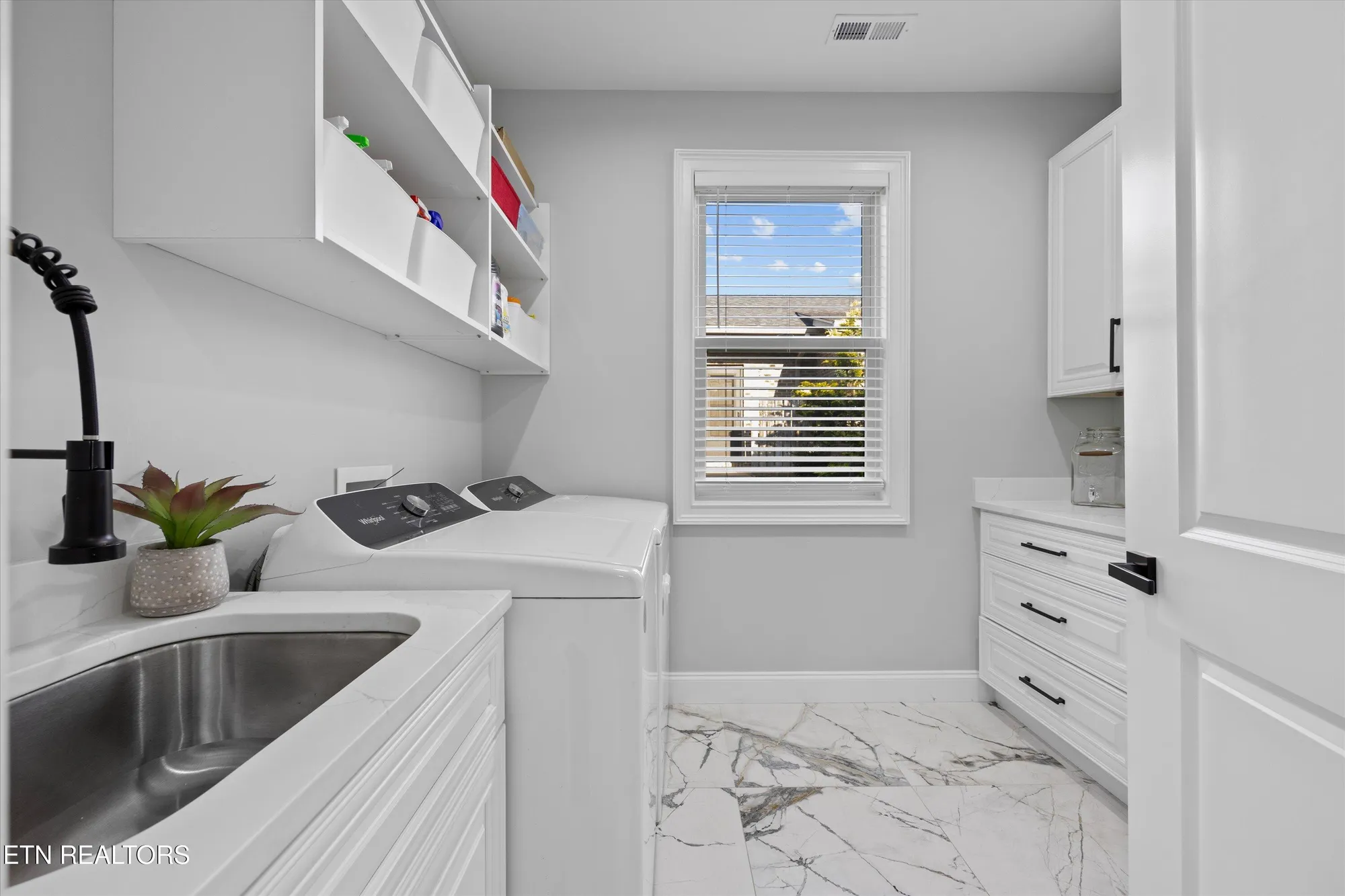 Property Slideshow image 22 of 38 | 126 elokwa way, Loudon, TN, 37774