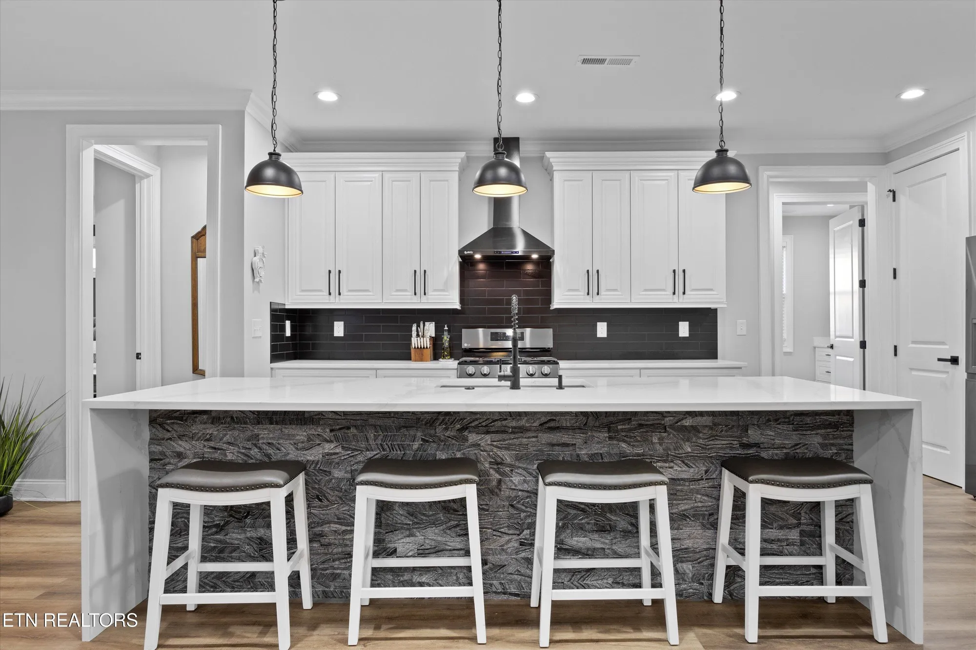 Property Slideshow image 5 of 38 | 126 elokwa way, Loudon, TN, 37774