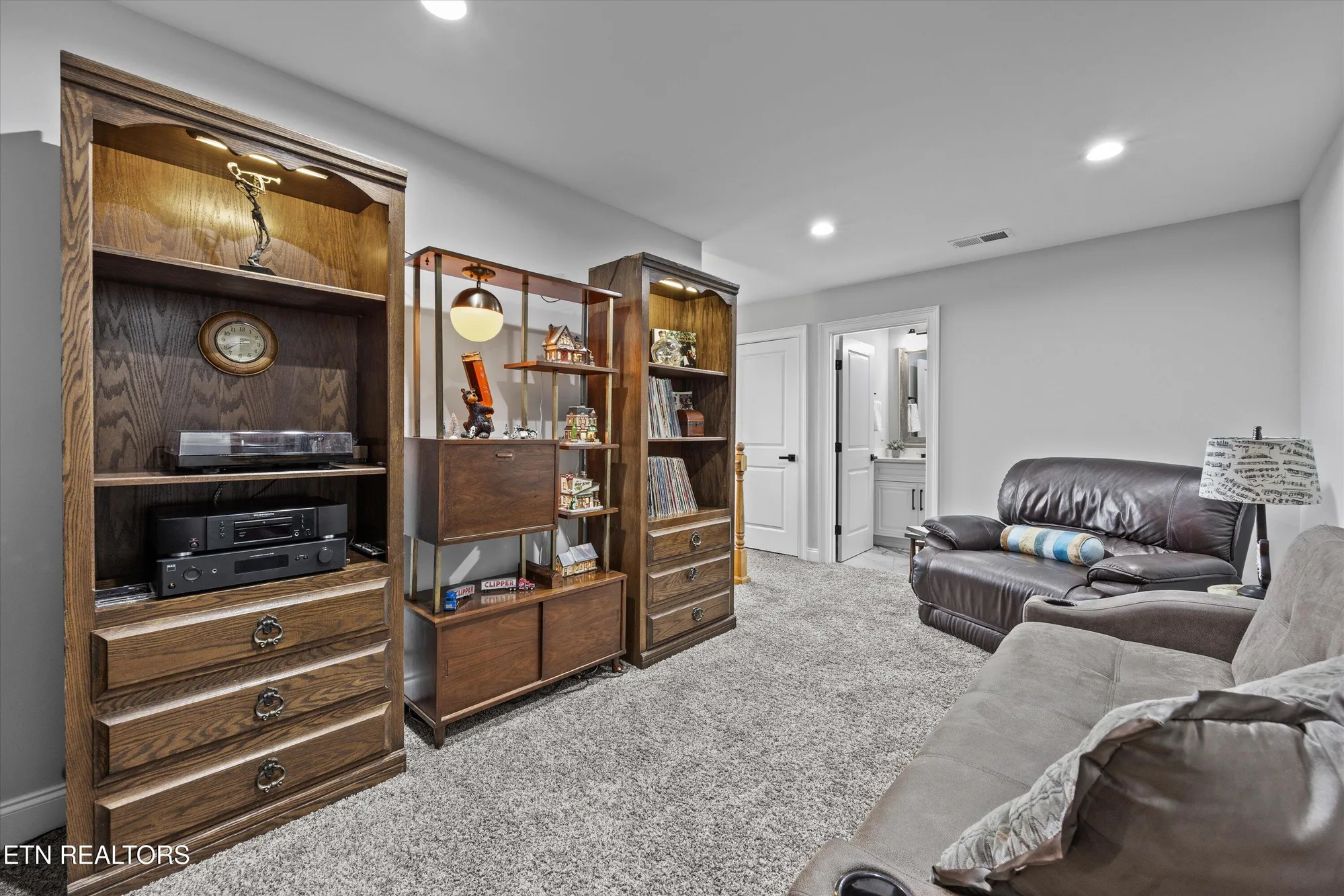 Property Slideshow image 23 of 38 | 126 elokwa way, Loudon, TN, 37774