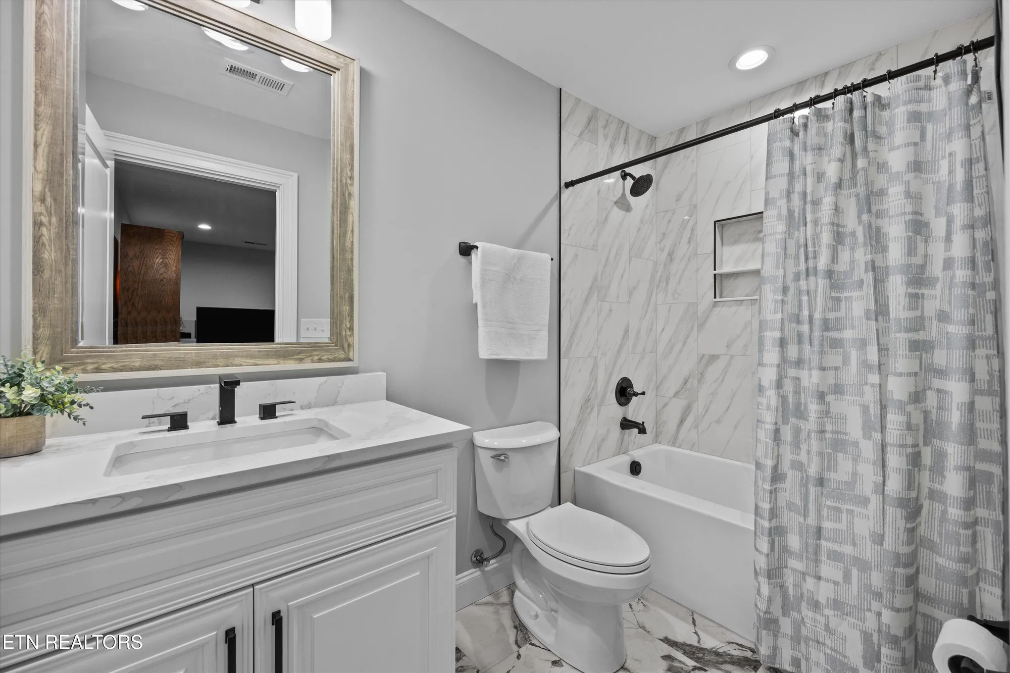 Property Slideshow image 26 of 38 | 126 elokwa way, Loudon, TN, 37774