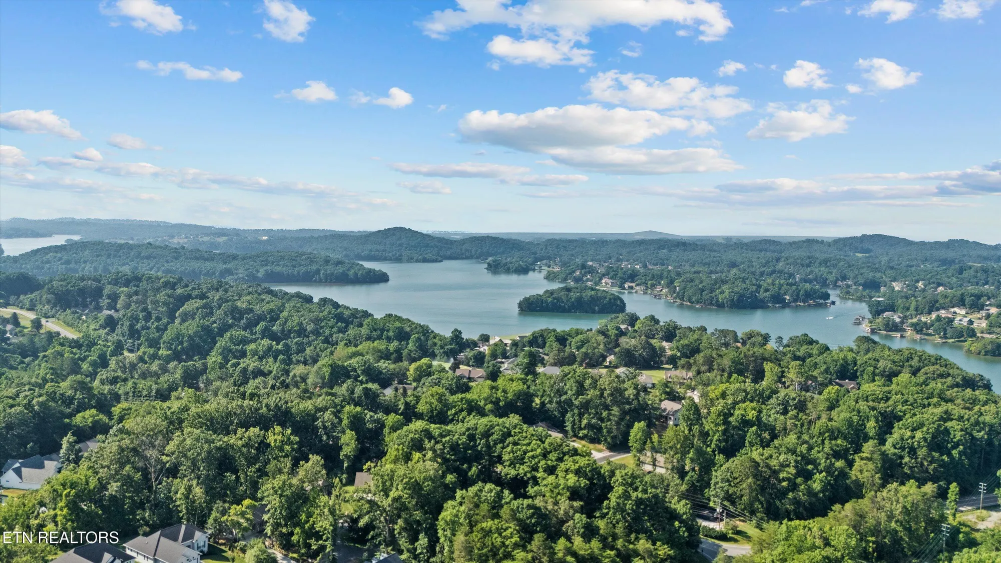 Property Slideshow image 32 of 38 | 126 elokwa way, Loudon, TN, 37774